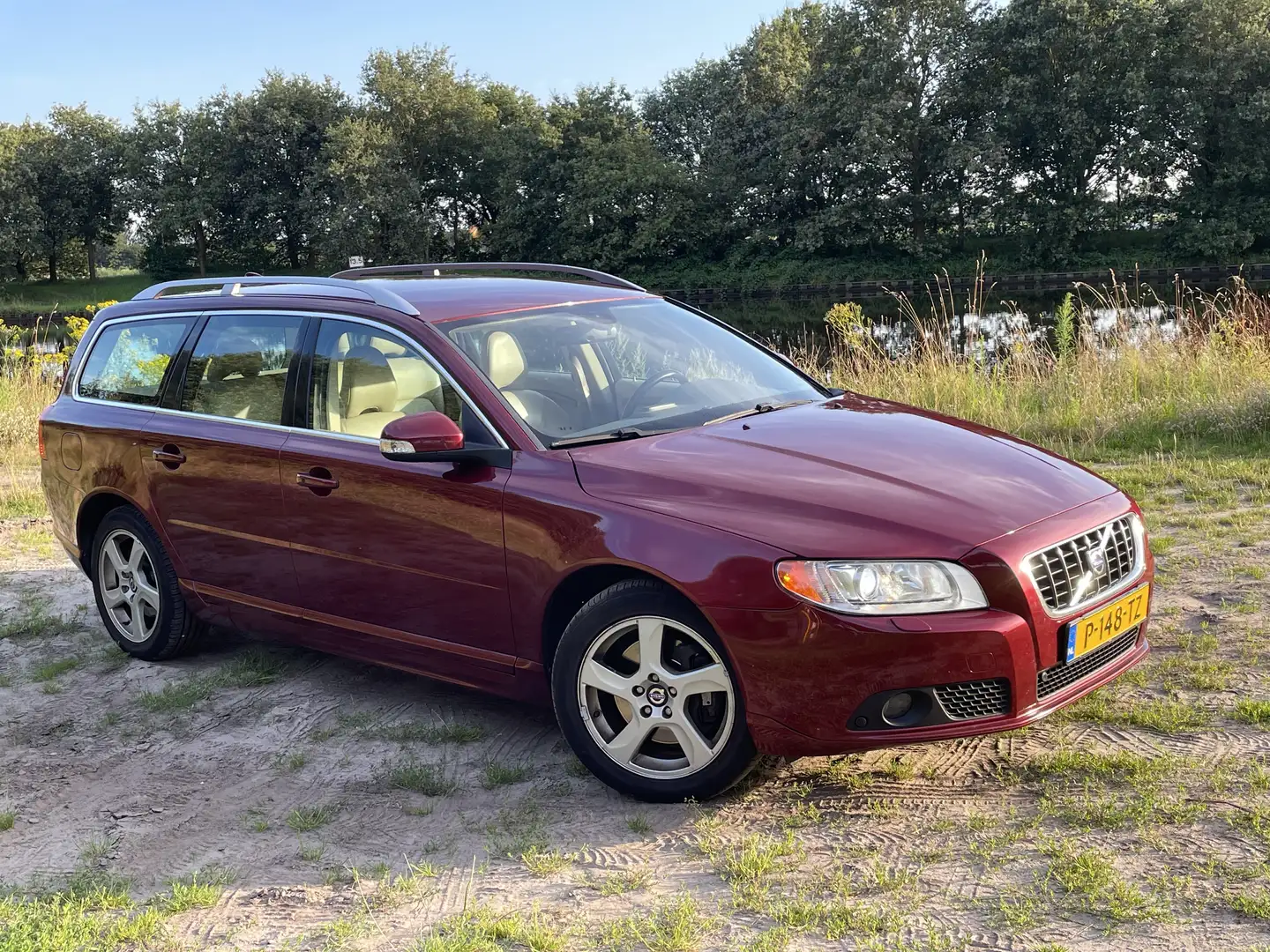 Volvo V70 2.5T Summum Rot - 2