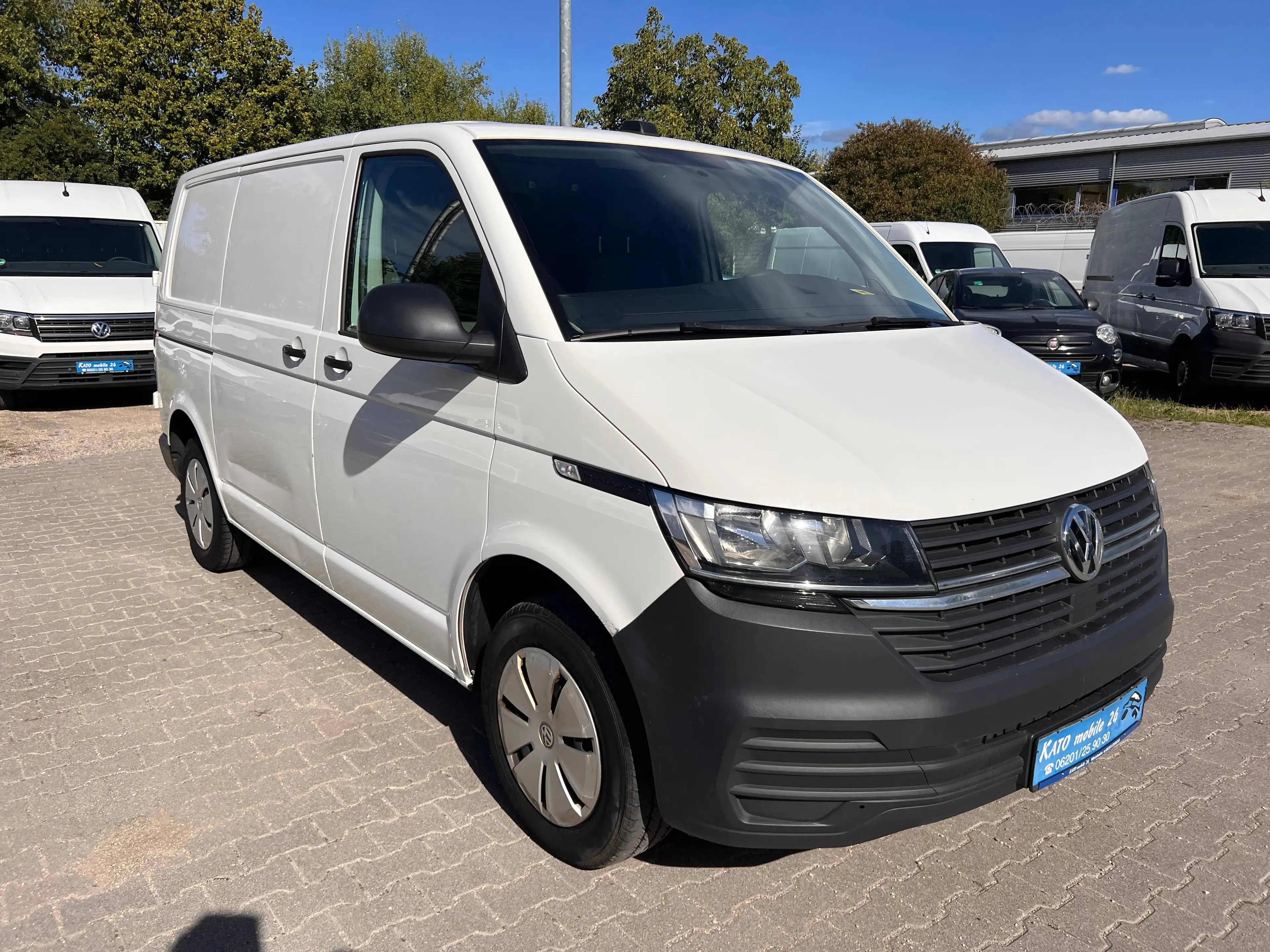 Volkswagen T6.1 Transporter Kasten FWD 2.0 TDI mit Laderaumkühlung — photo 3