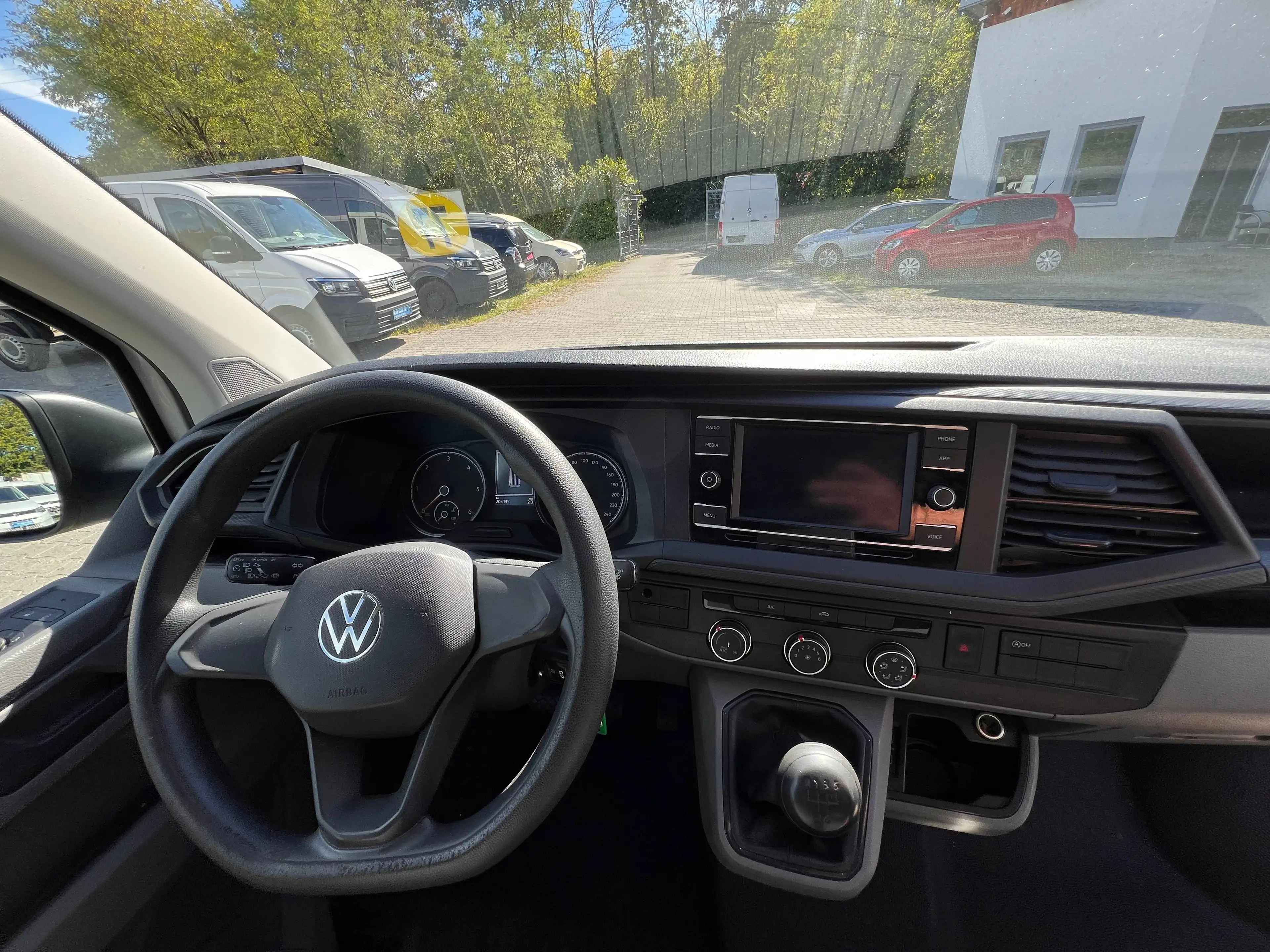 Volkswagen T6.1 Transporter Kasten FWD 2.0 TDI mit Laderaumkühlung — photo 11