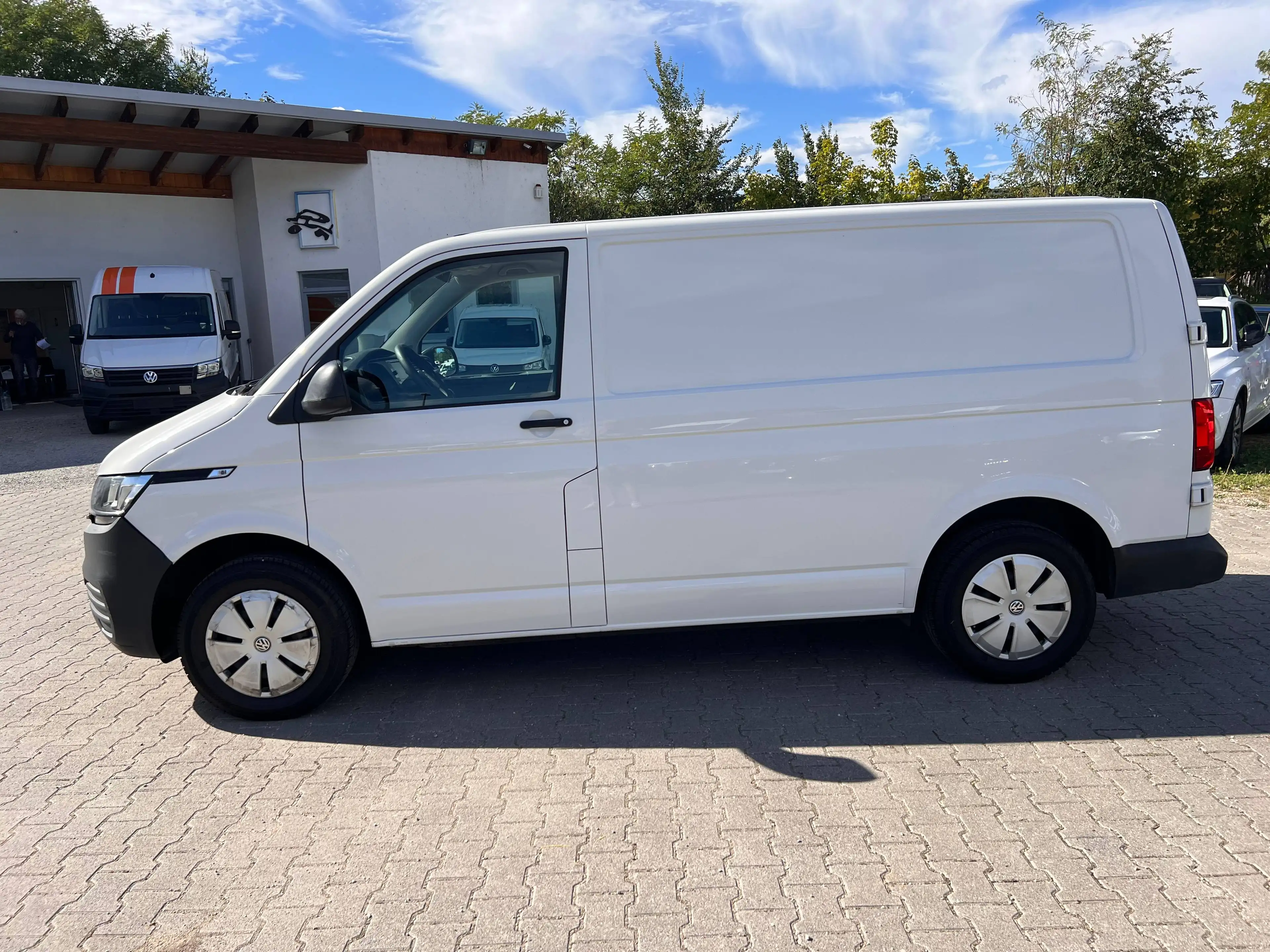 Volkswagen T6.1 Transporter Kasten FWD 2.0 TDI mit Laderaumkühlung — photo 5