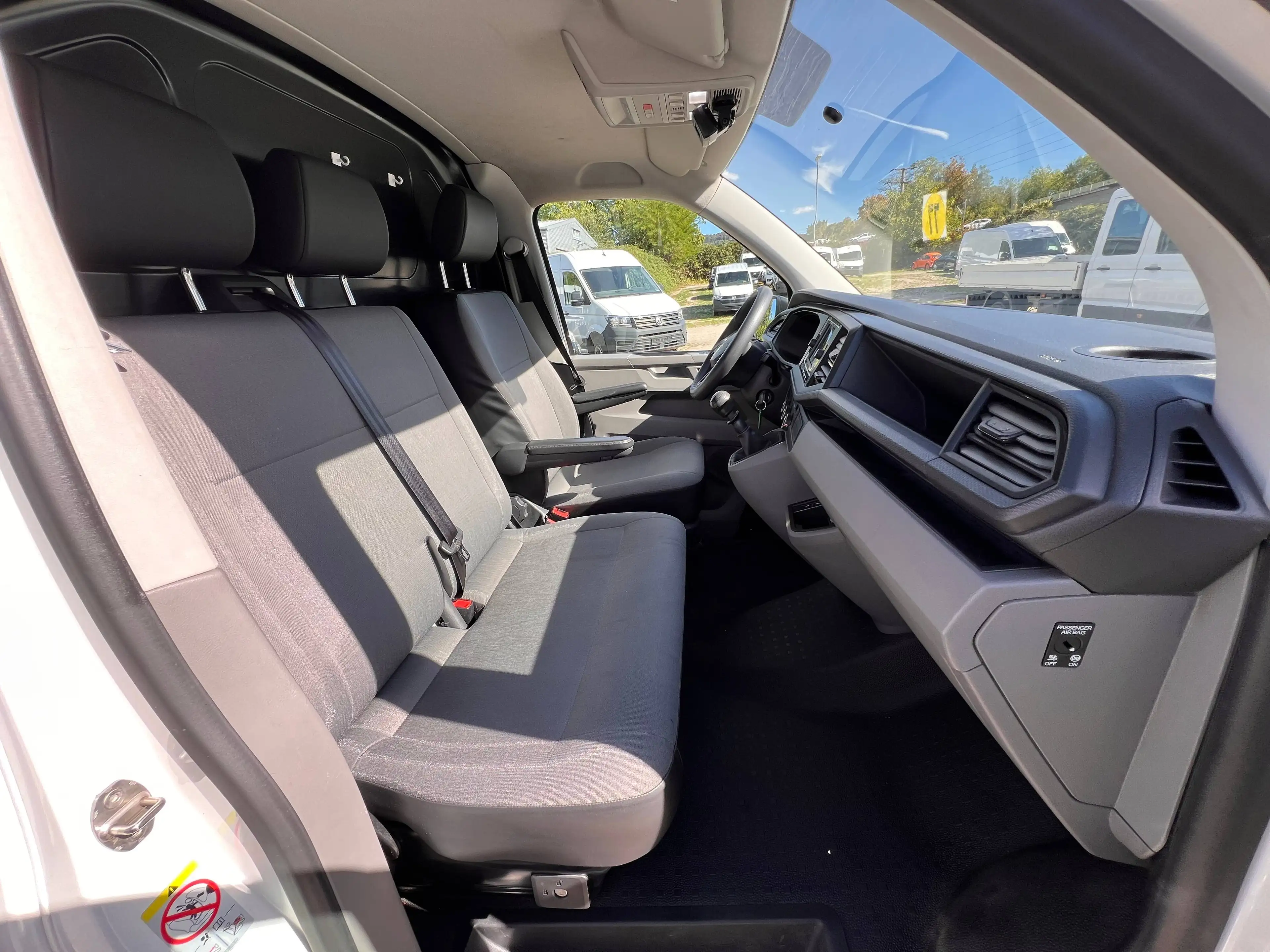 Volkswagen T6.1 Transporter Kasten FWD 2.0 TDI mit Laderaumkühlung — photo 13