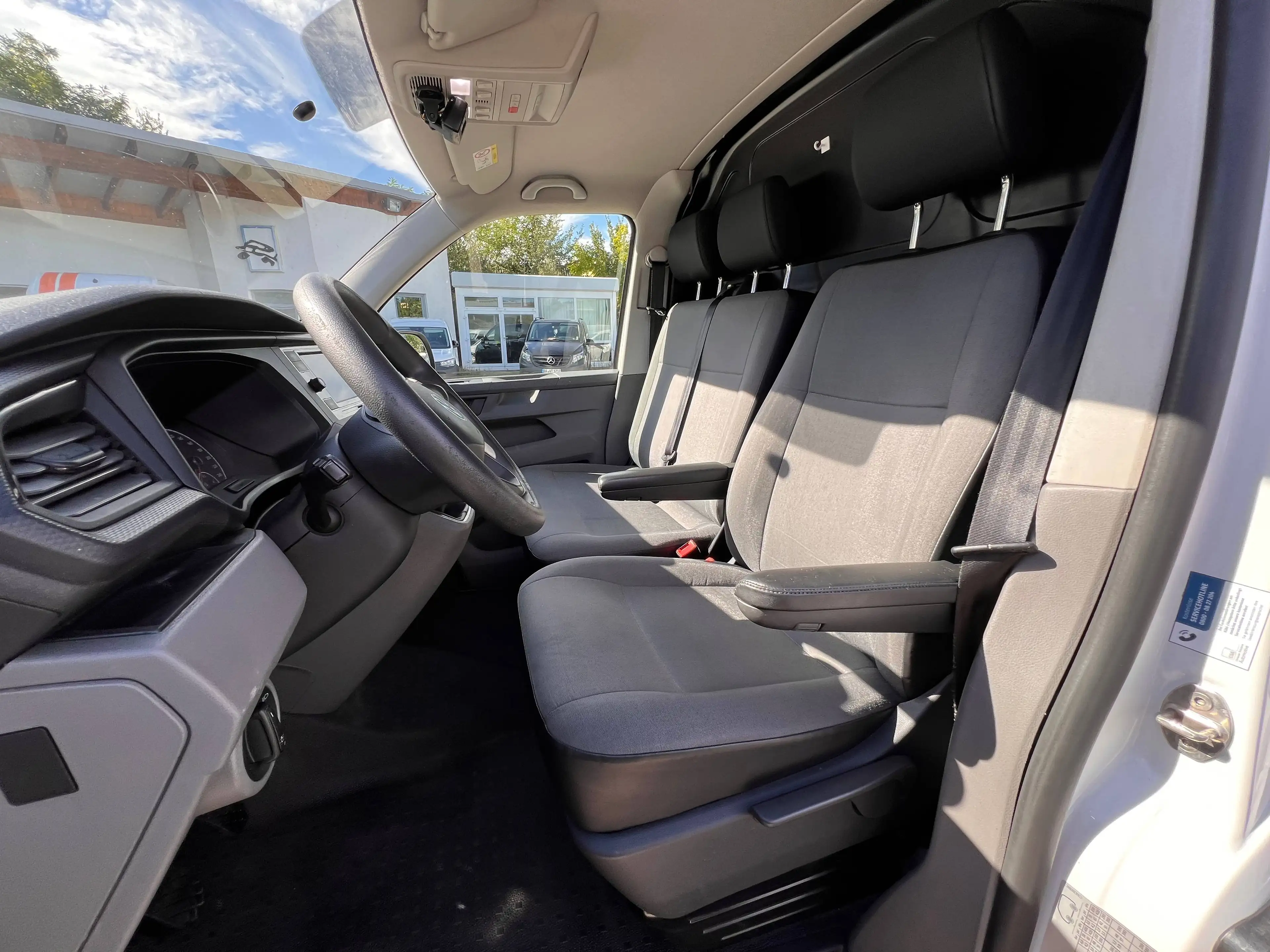 Volkswagen T6.1 Transporter Kasten FWD 2.0 TDI mit Laderaumkühlung — photo 12