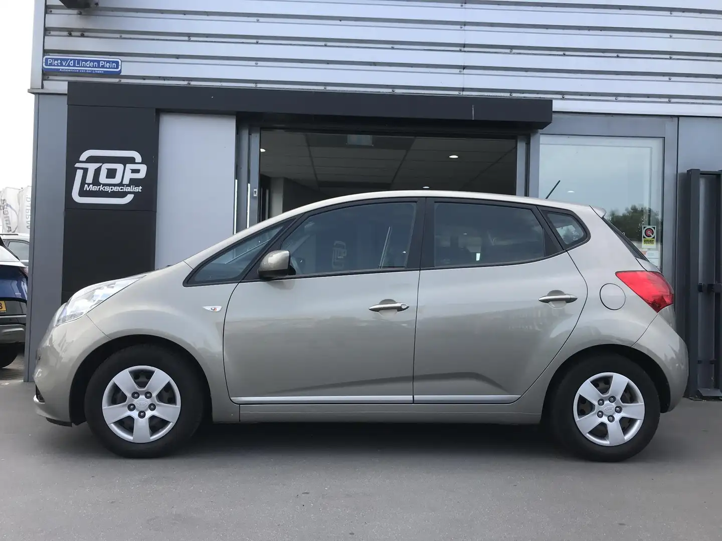 Kia Venga 1.6 DynamicLine Automaat Grijs - 2