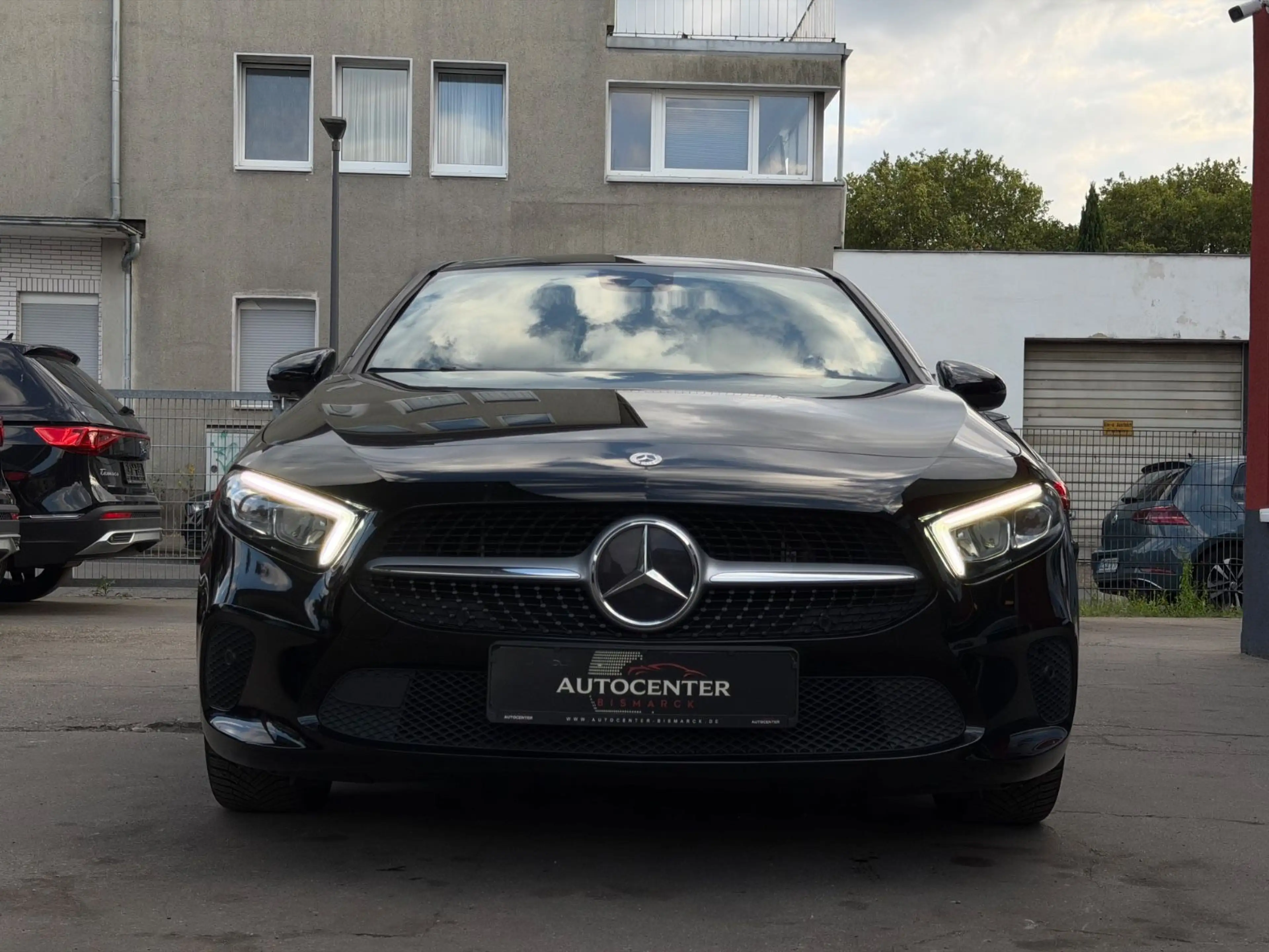 Mercedes-Benz A 250 e Limousine /LED/NAVI/AMBIENTE/R-KAMERA/SZH — photo 3