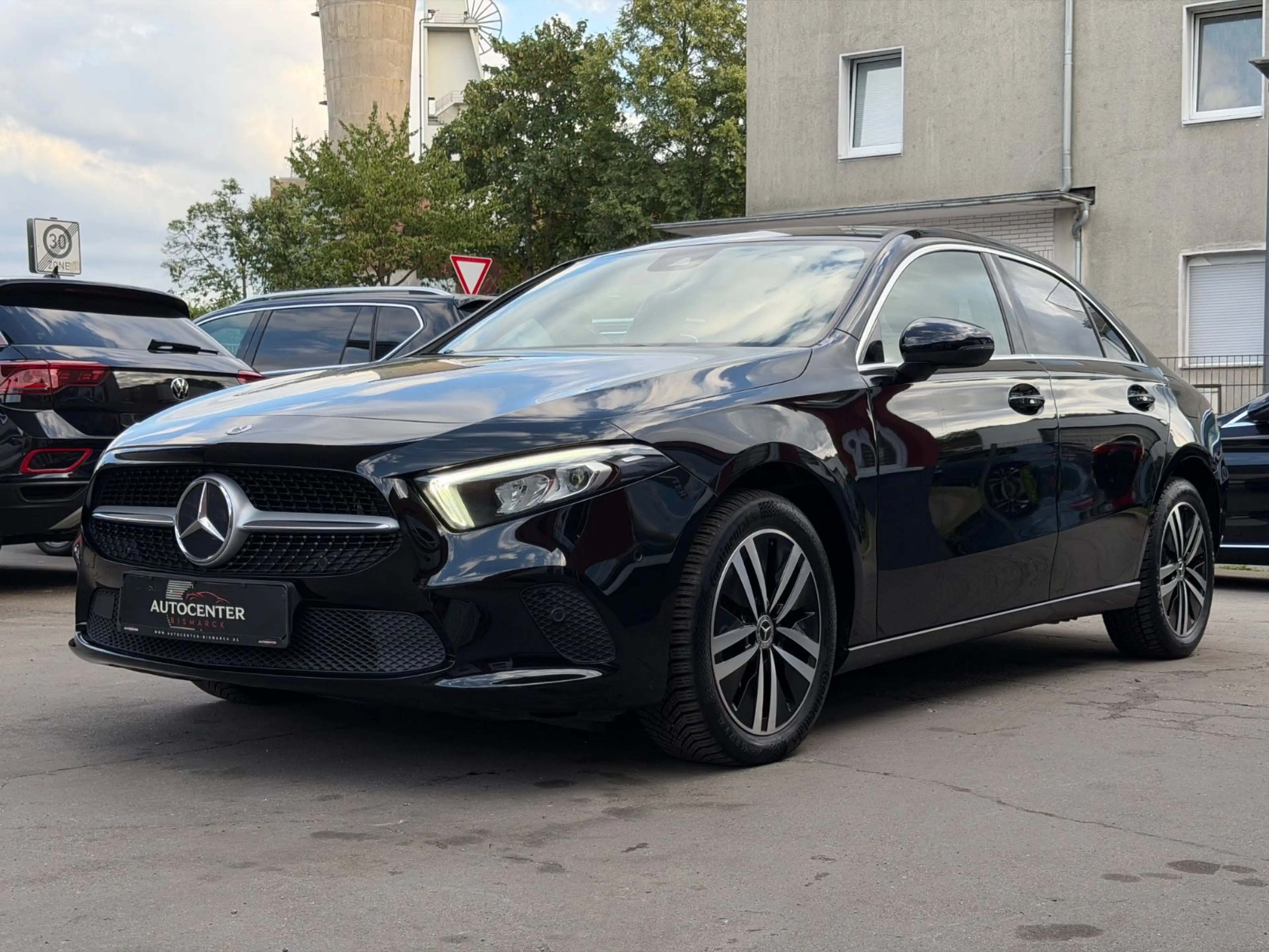 Mercedes-Benz A 250 e Limousine /LED/NAVI/AMBIENTE/R-KAMERA/SZH — photo 4