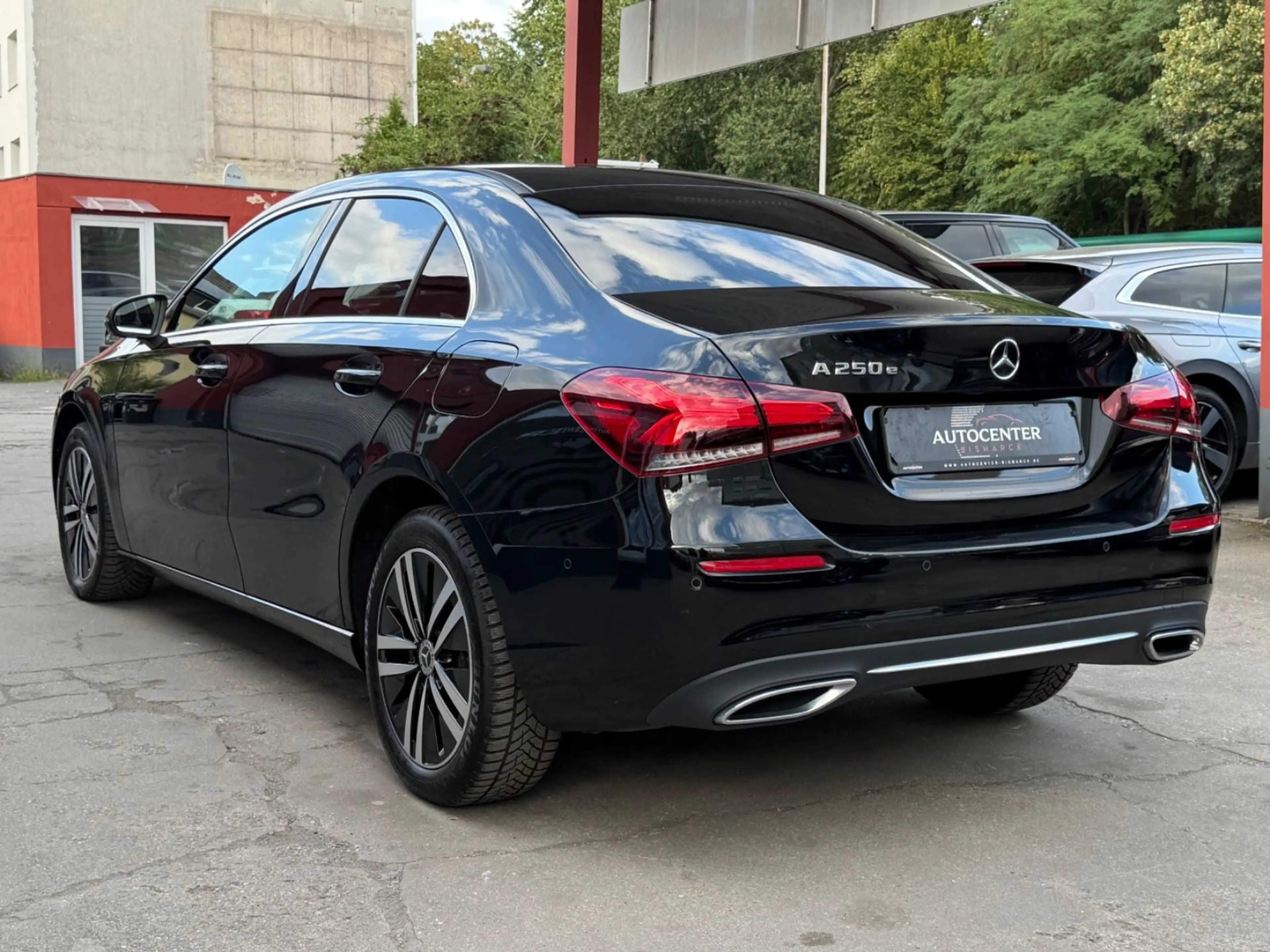 Mercedes-Benz A 250 e Limousine /LED/NAVI/AMBIENTE/R-KAMERA/SZH — photo 7