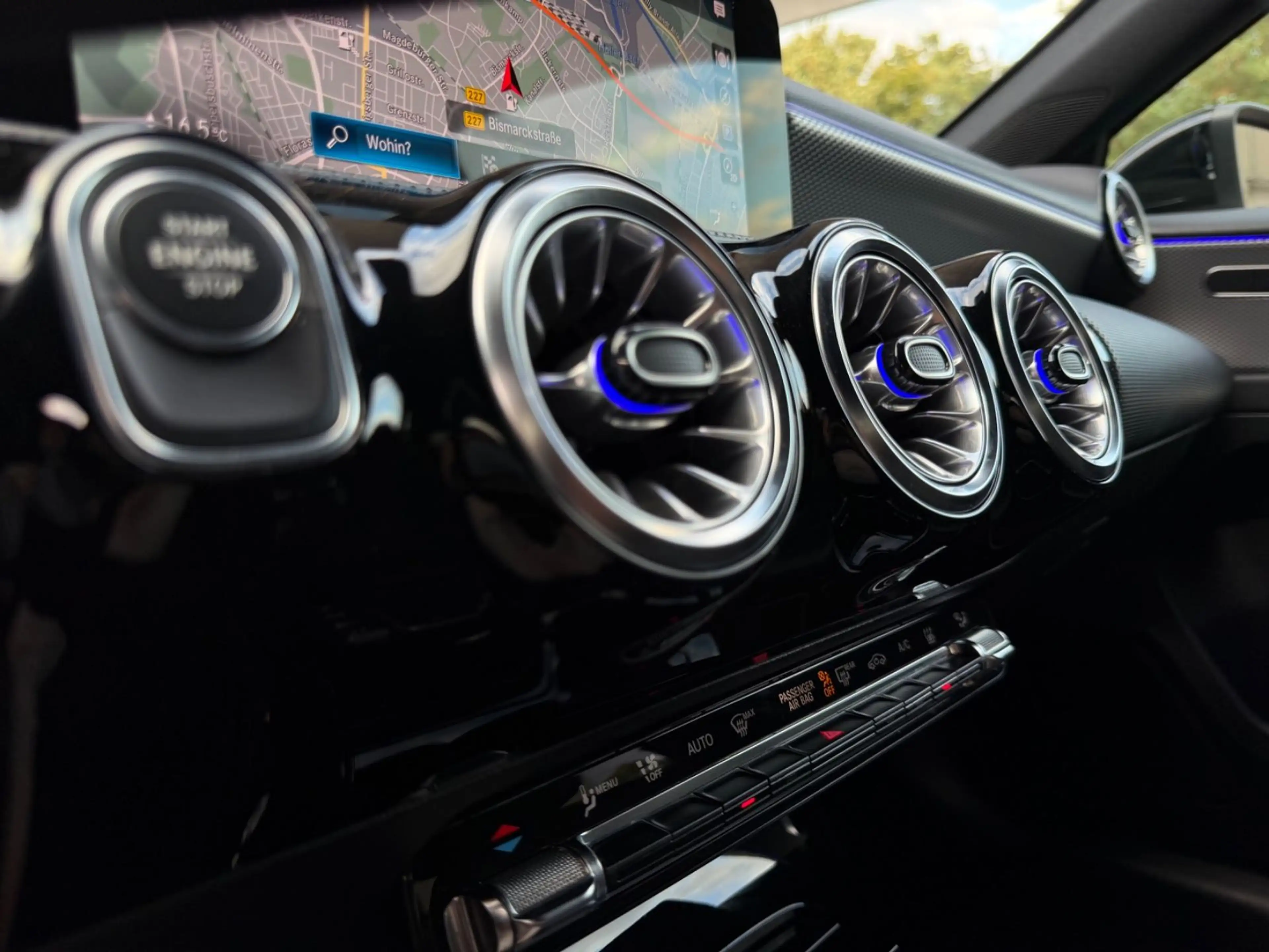 Mercedes-Benz A 250 e Limousine /LED/NAVI/AMBIENTE/R-KAMERA/SZH — photo 15