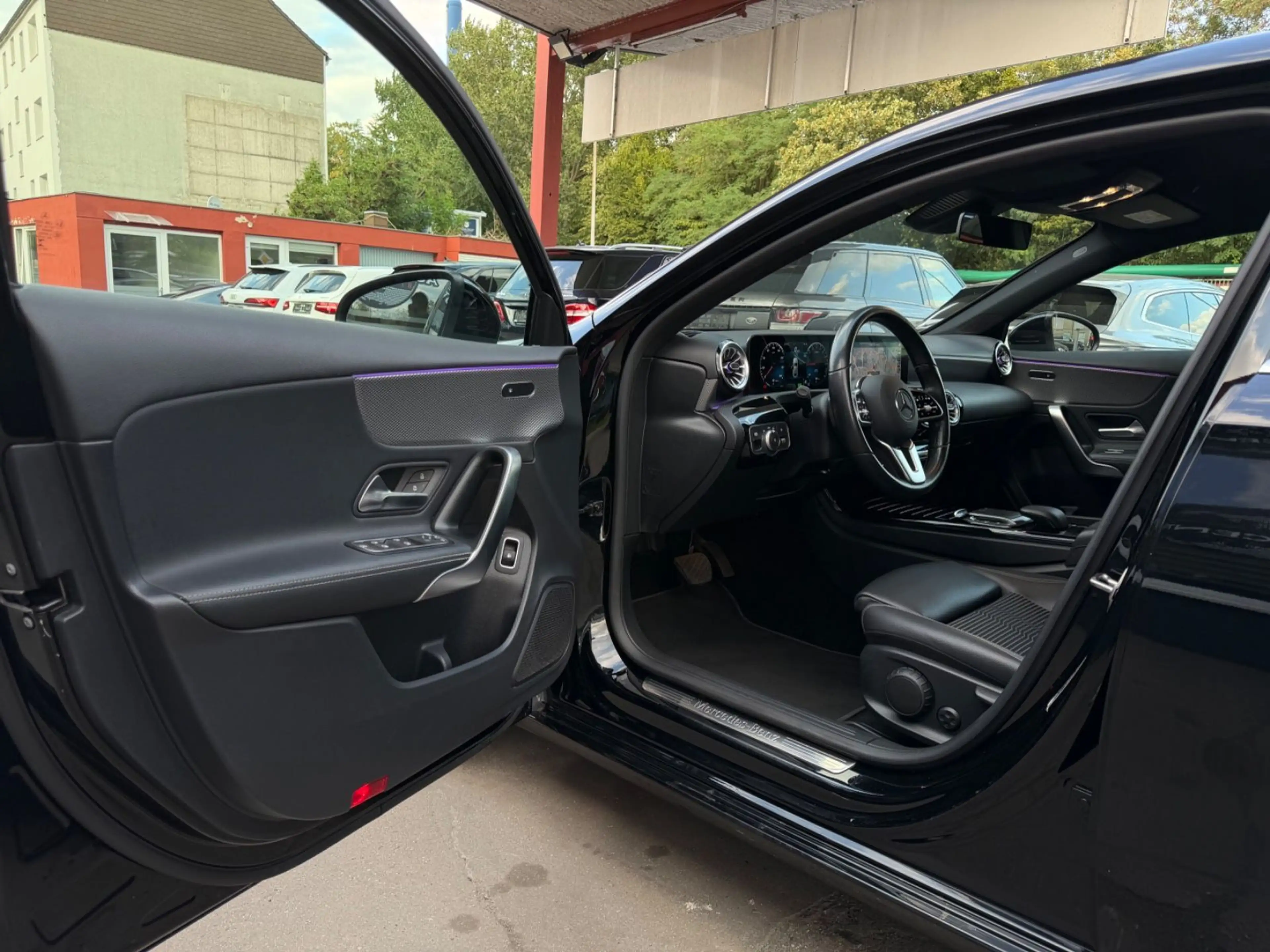 Mercedes-Benz A 250 e Limousine /LED/NAVI/AMBIENTE/R-KAMERA/SZH — photo 9