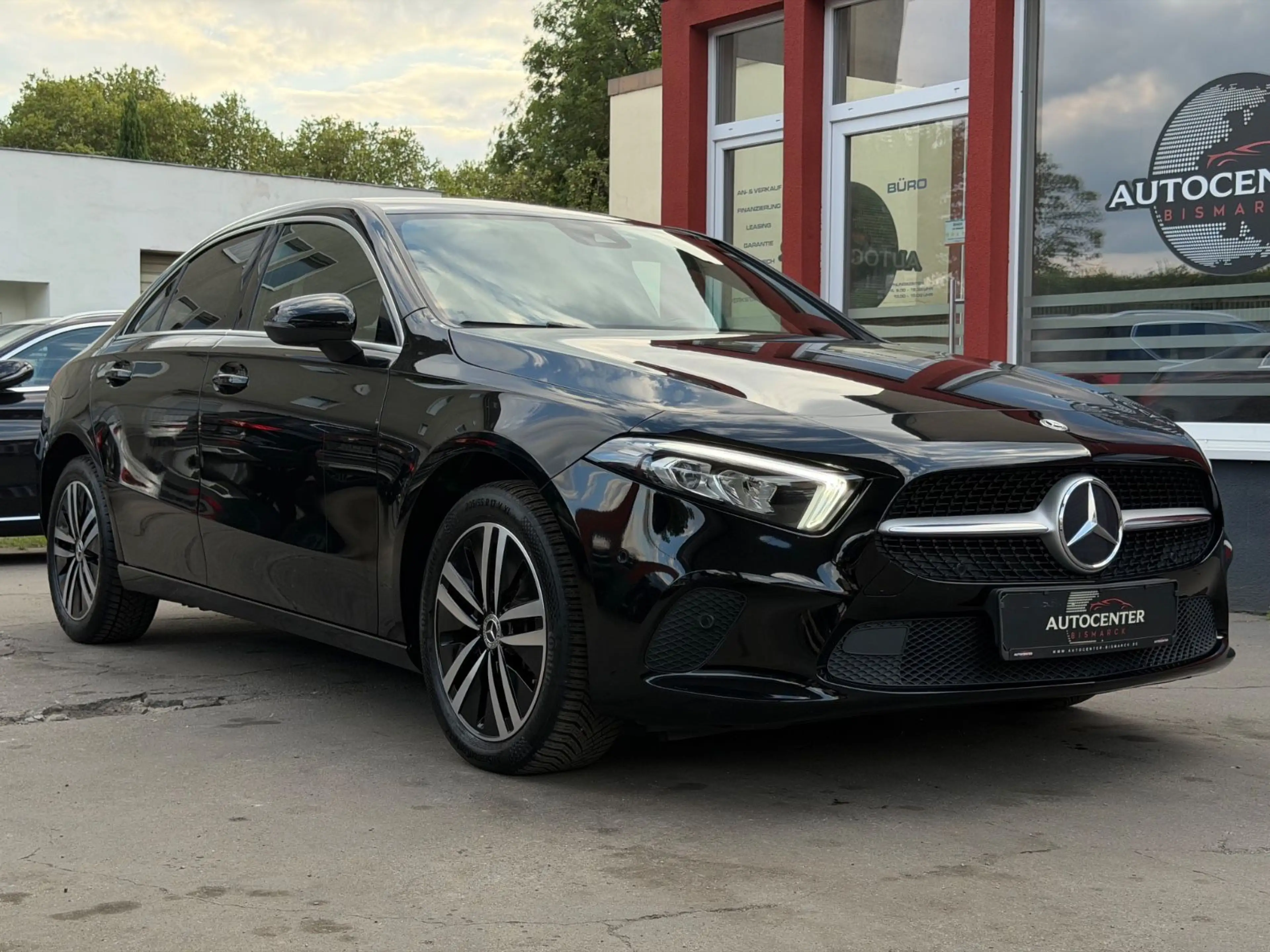 Mercedes-Benz A 250 e Limousine /LED/NAVI/AMBIENTE/R-KAMERA/SZH — photo 2