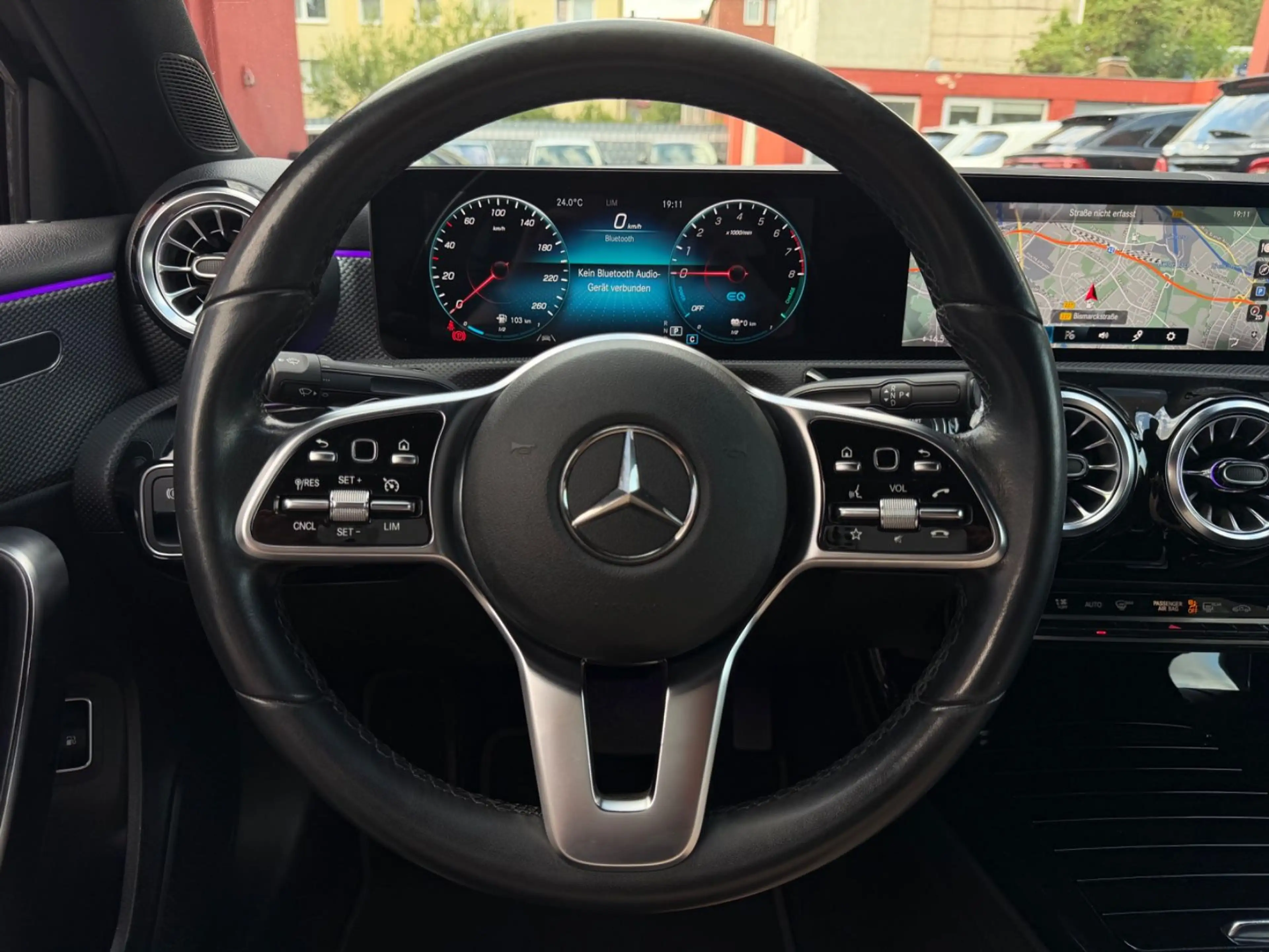 Mercedes-Benz A 250 e Limousine /LED/NAVI/AMBIENTE/R-KAMERA/SZH — photo 11
