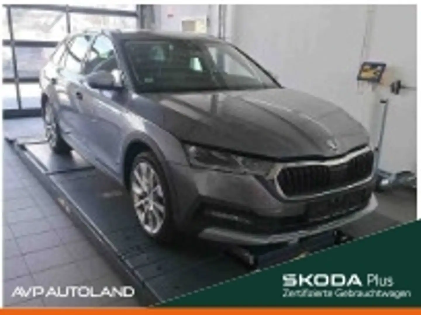 Skoda Octavia COMBI 2.0 TDI DSG 4x4 SCOUT AHK Grau - 1