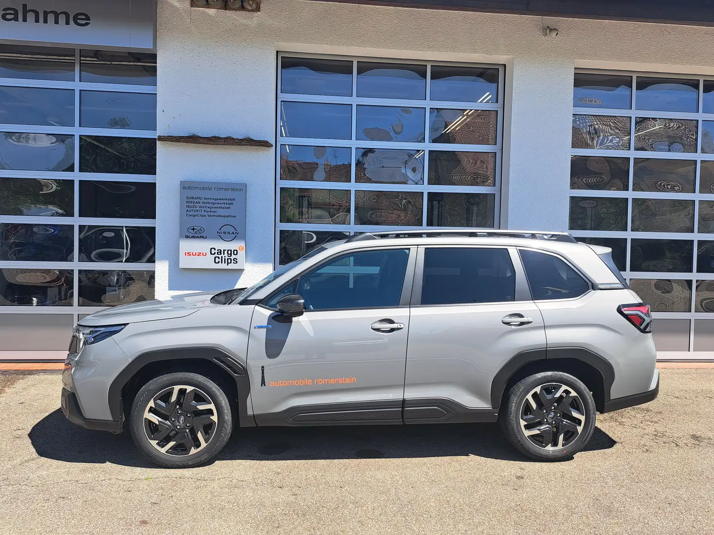 Subaru Forester 2.0 ie AWD Exclusive AHK Grau - 2