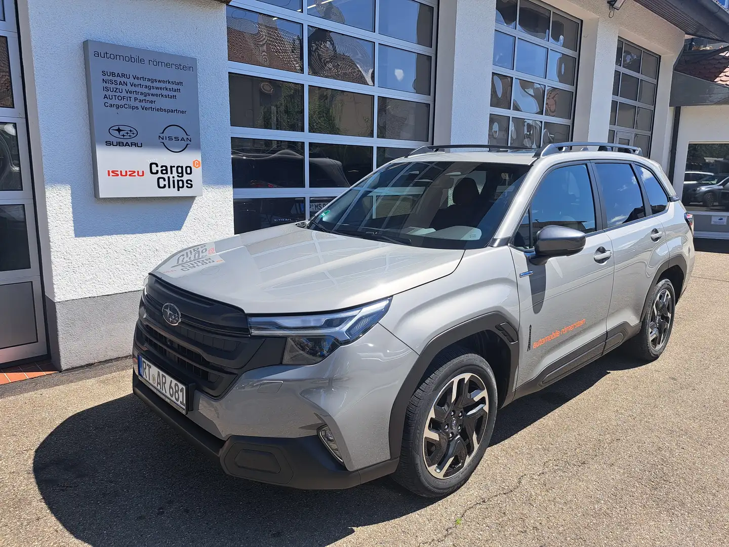 Subaru Forester 2.0 ie AWD Exclusive AHK Grau - 1