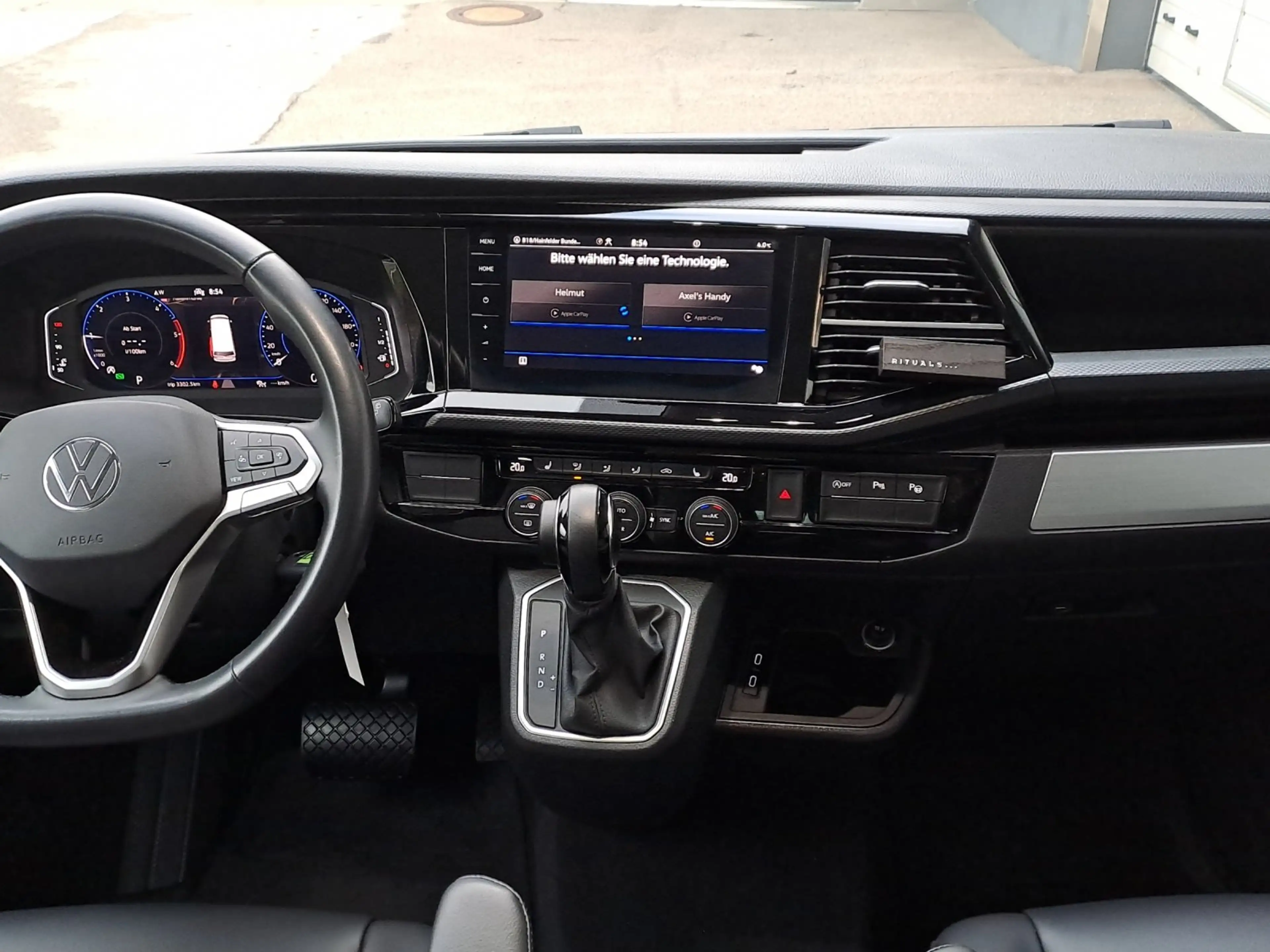 Volkswagen T6.1 Multivan Multivan Cruise 4MOTION — photo 8