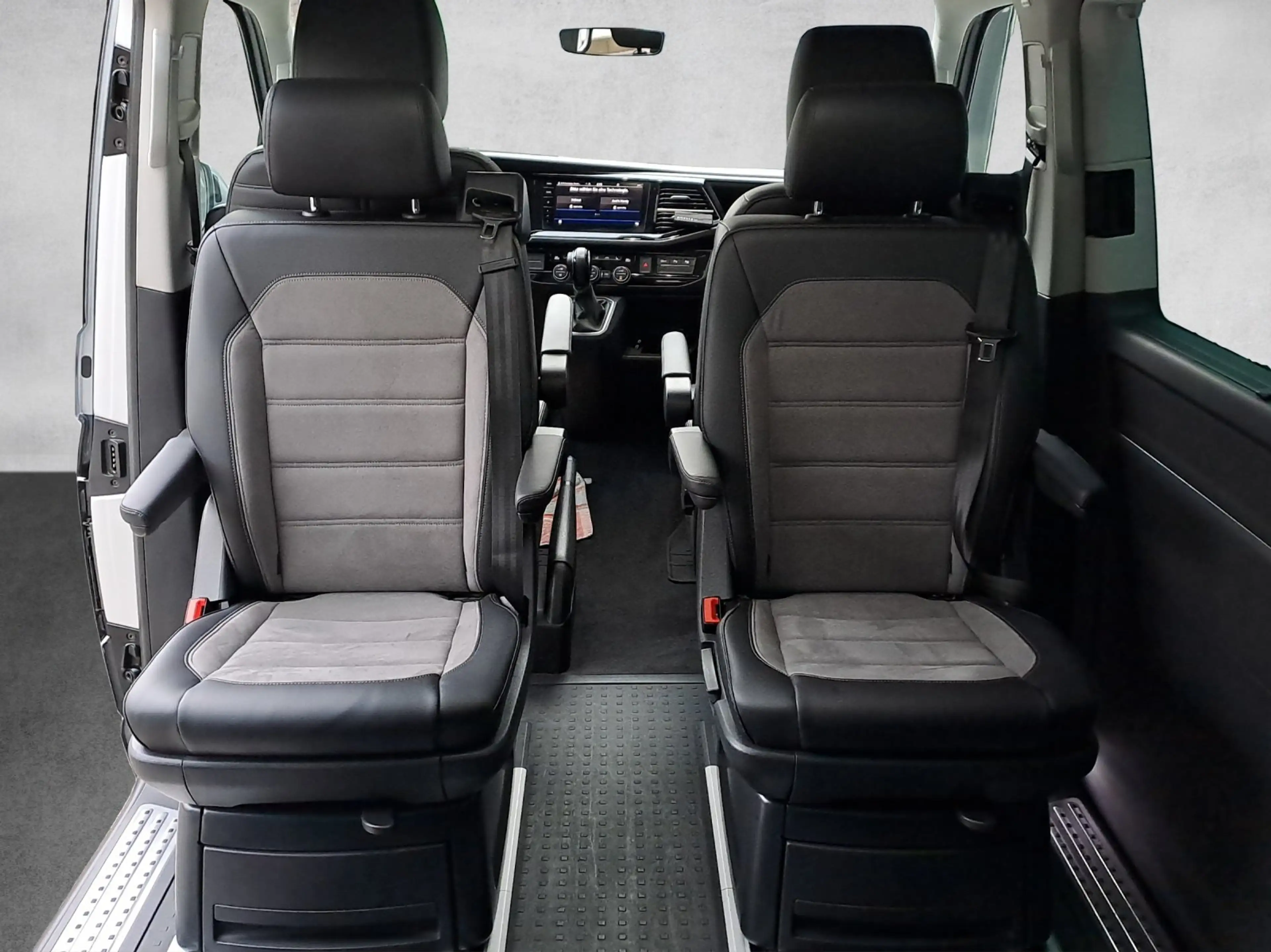 Volkswagen T6.1 Multivan Multivan Cruise 4MOTION — photo 6