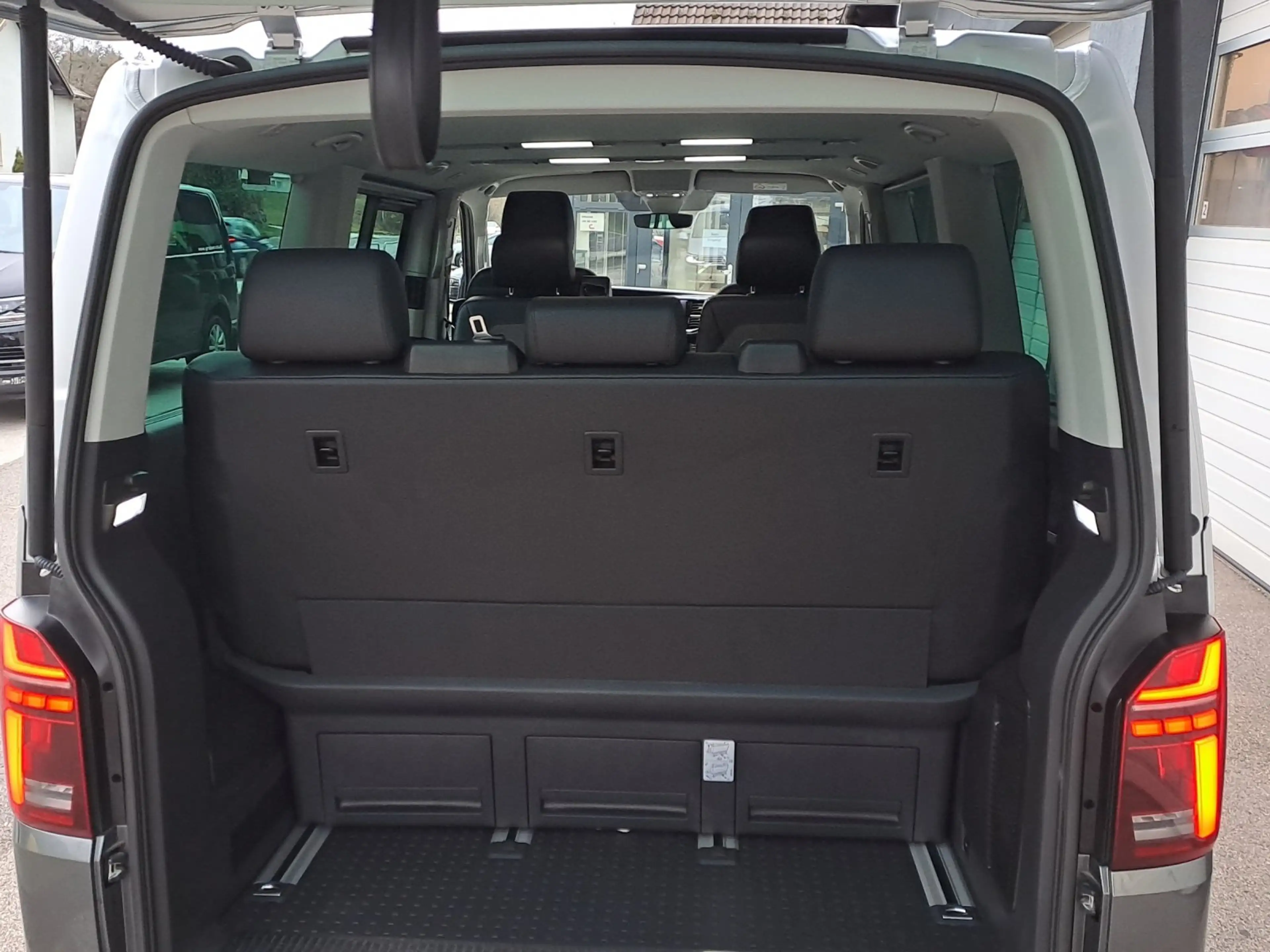 Volkswagen T6.1 Multivan Multivan Cruise 4MOTION — photo 4