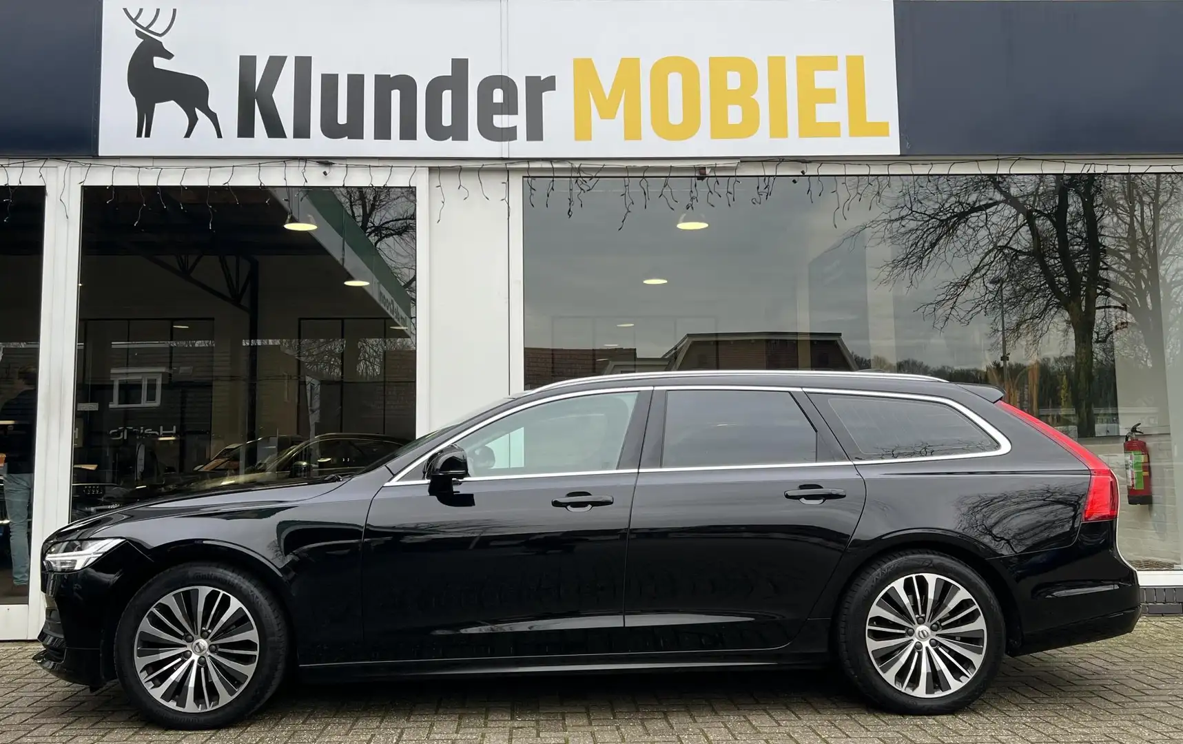 Volvo V90 2.0 T4 Momentum Pro |DAB|Adapt.Cruise|PDC v+a| Noir - 2