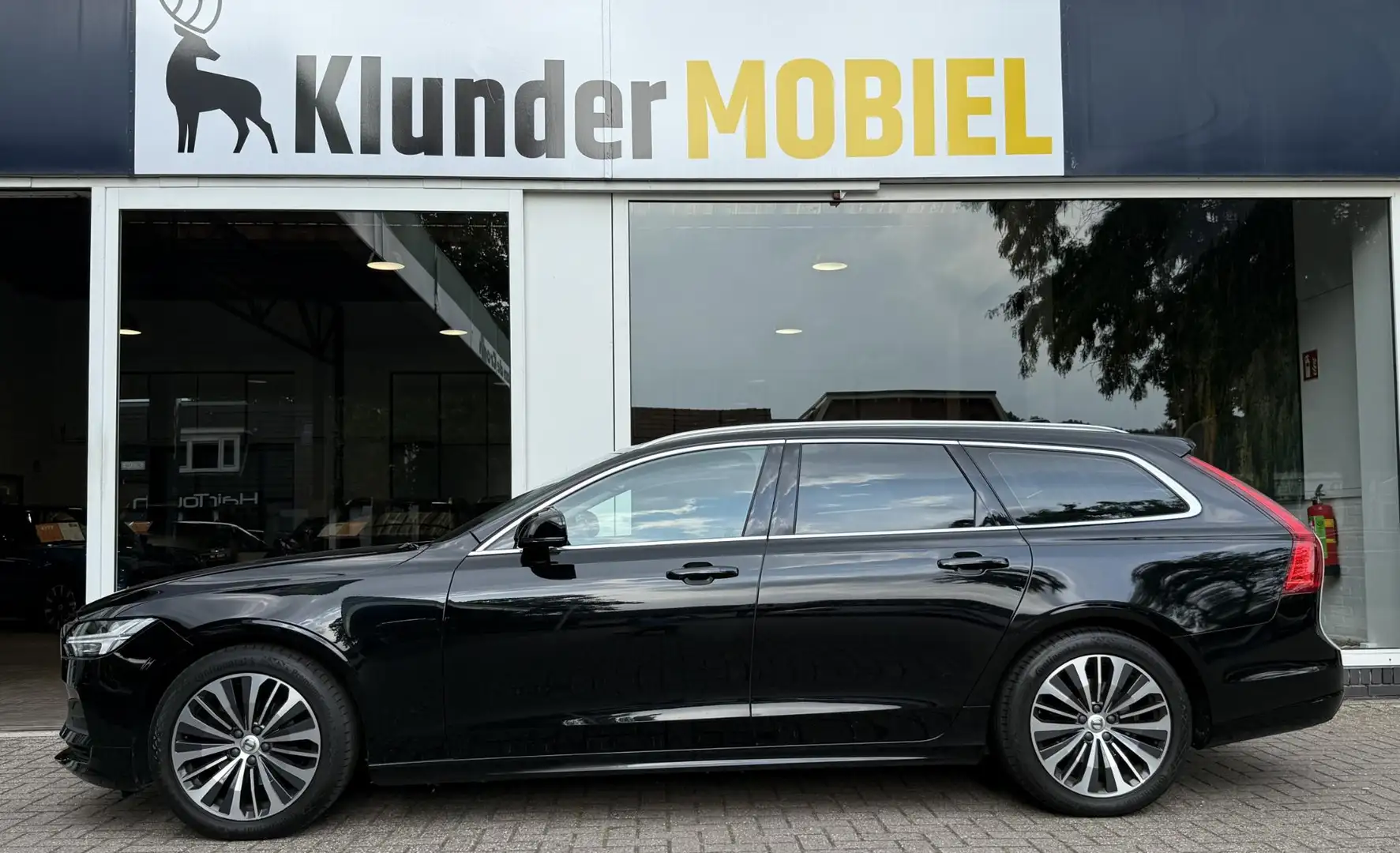 Volvo V90 2.0 T4 Momentum Pro |DAB|Adapt.Cruise|PDC v+a| Nero - 2