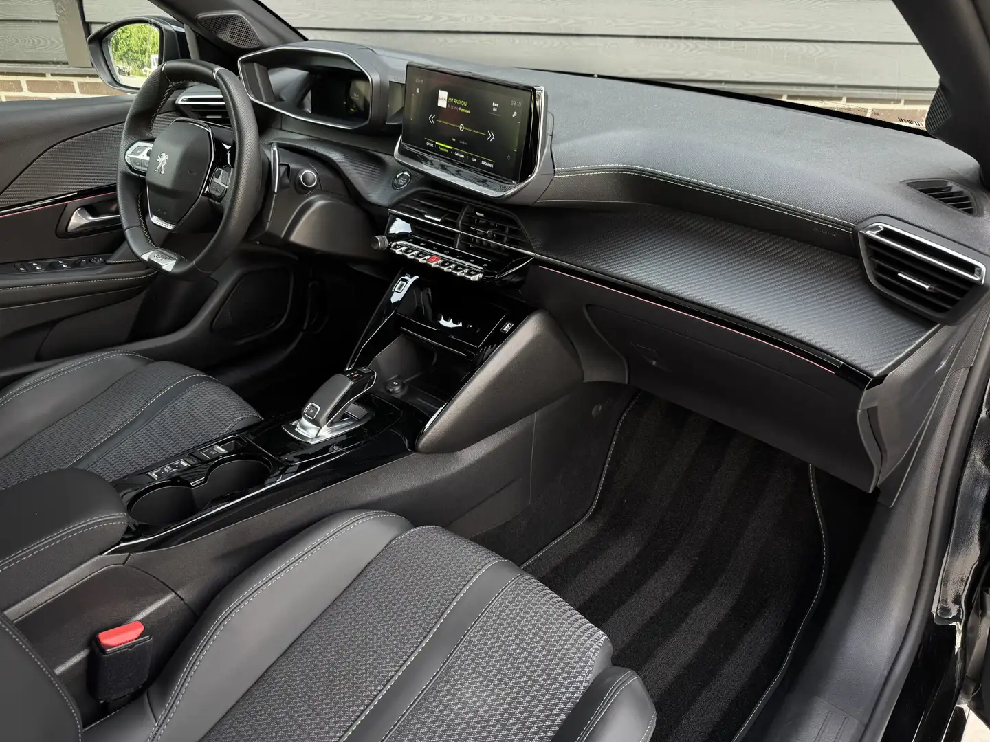 Peugeot 208 1.2 100 pk GT Automaat Dodehoeksens, Keyless, Rijk Zwart - 2