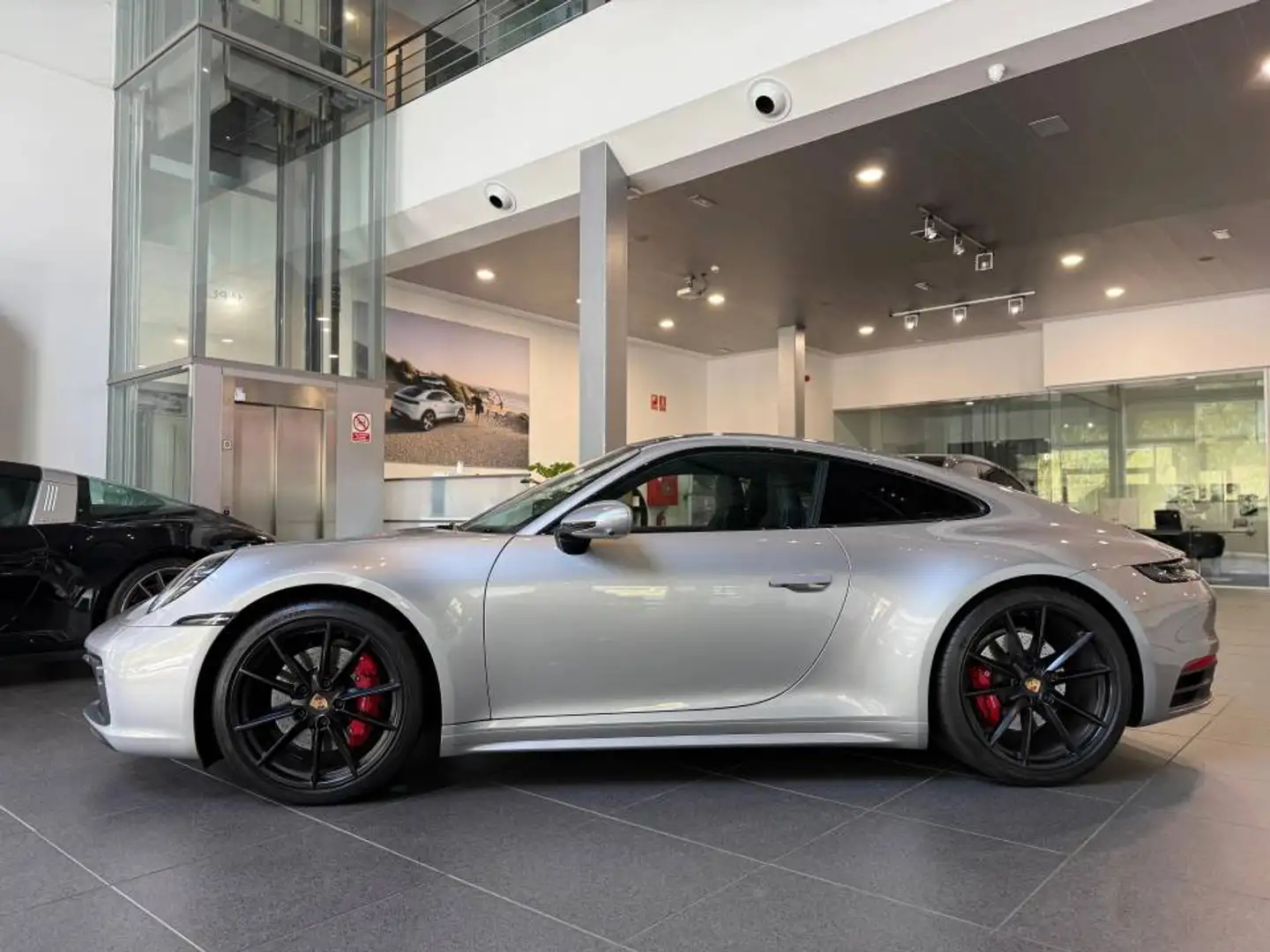 Porsche 992 Carrera S Coupé Plateado - 2