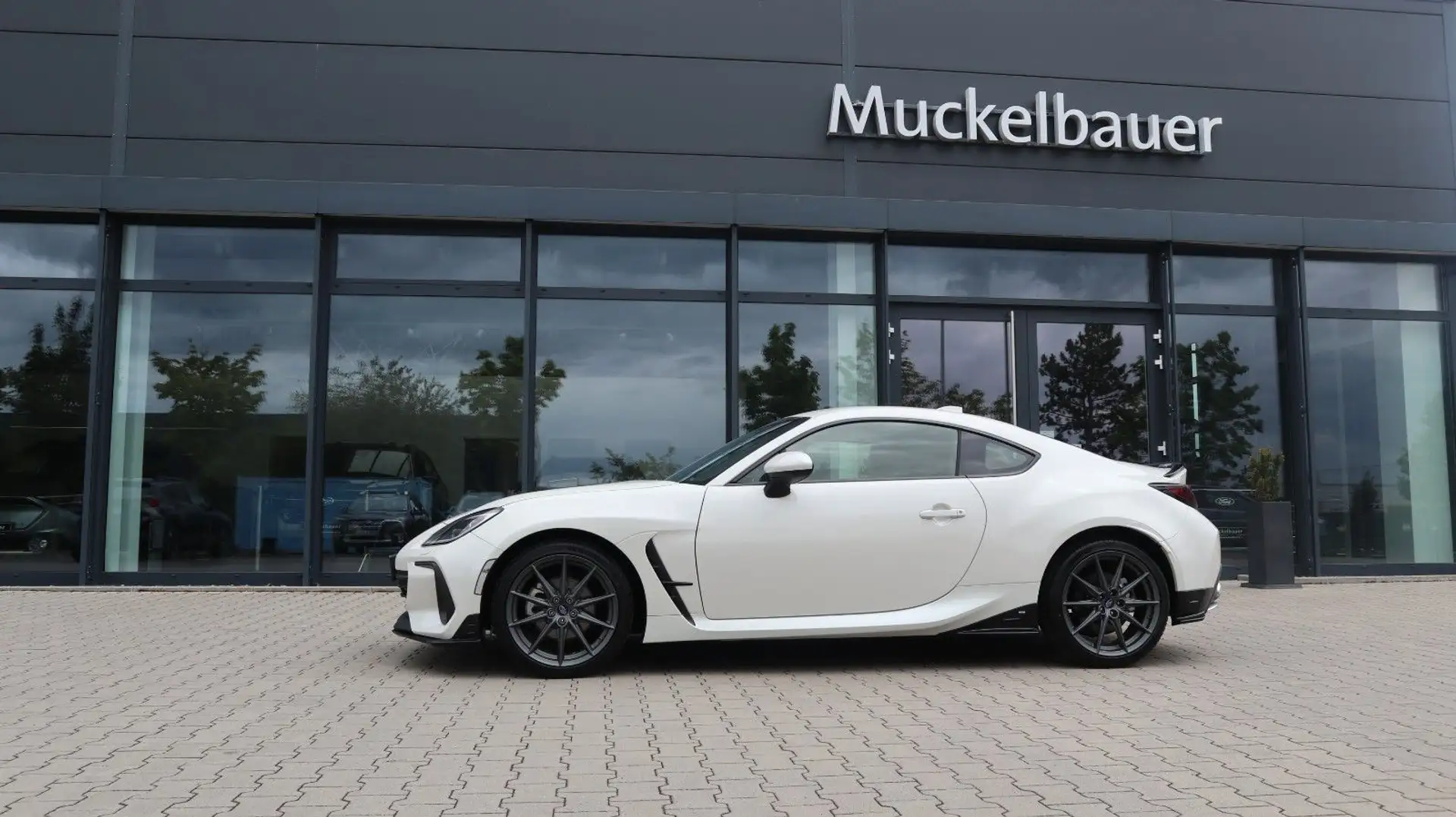 Subaru BRZ 2.4i Sport STI-Kit, Milltek Auspuff Sofort Weiß - 1