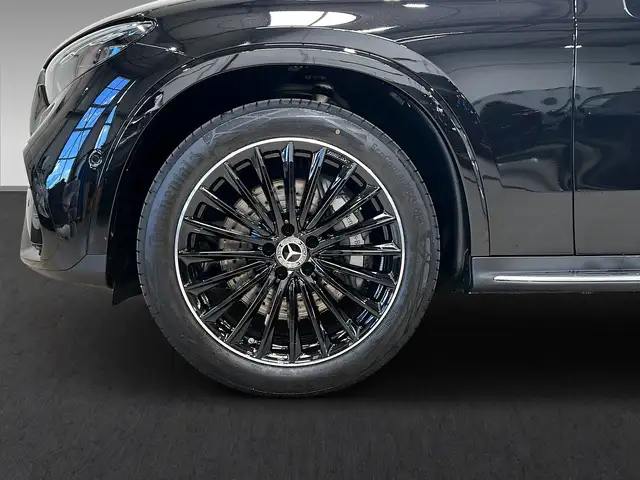 Mercedes-Benz 220 view 7