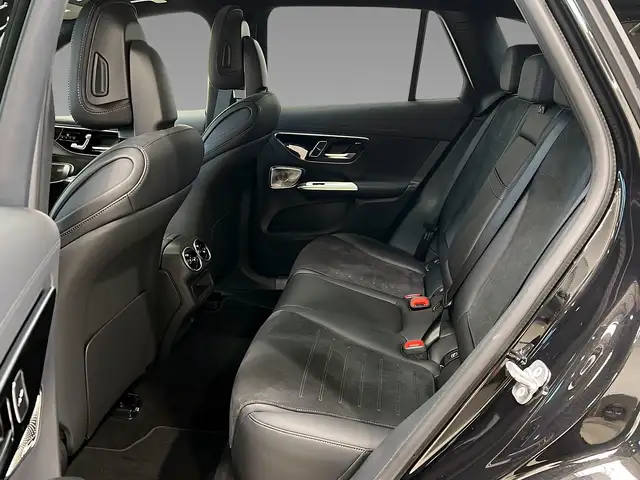 Mercedes-Benz 220 view 9