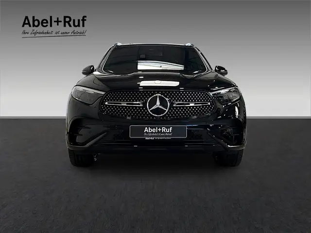 Mercedes-Benz 220 view 2