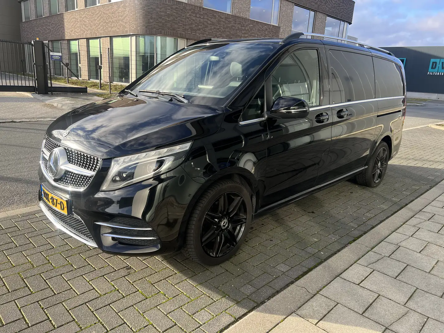 Mercedes-Benz V 300 d lang 9G-TRONIC Avantgarde Edition Zwart - 2