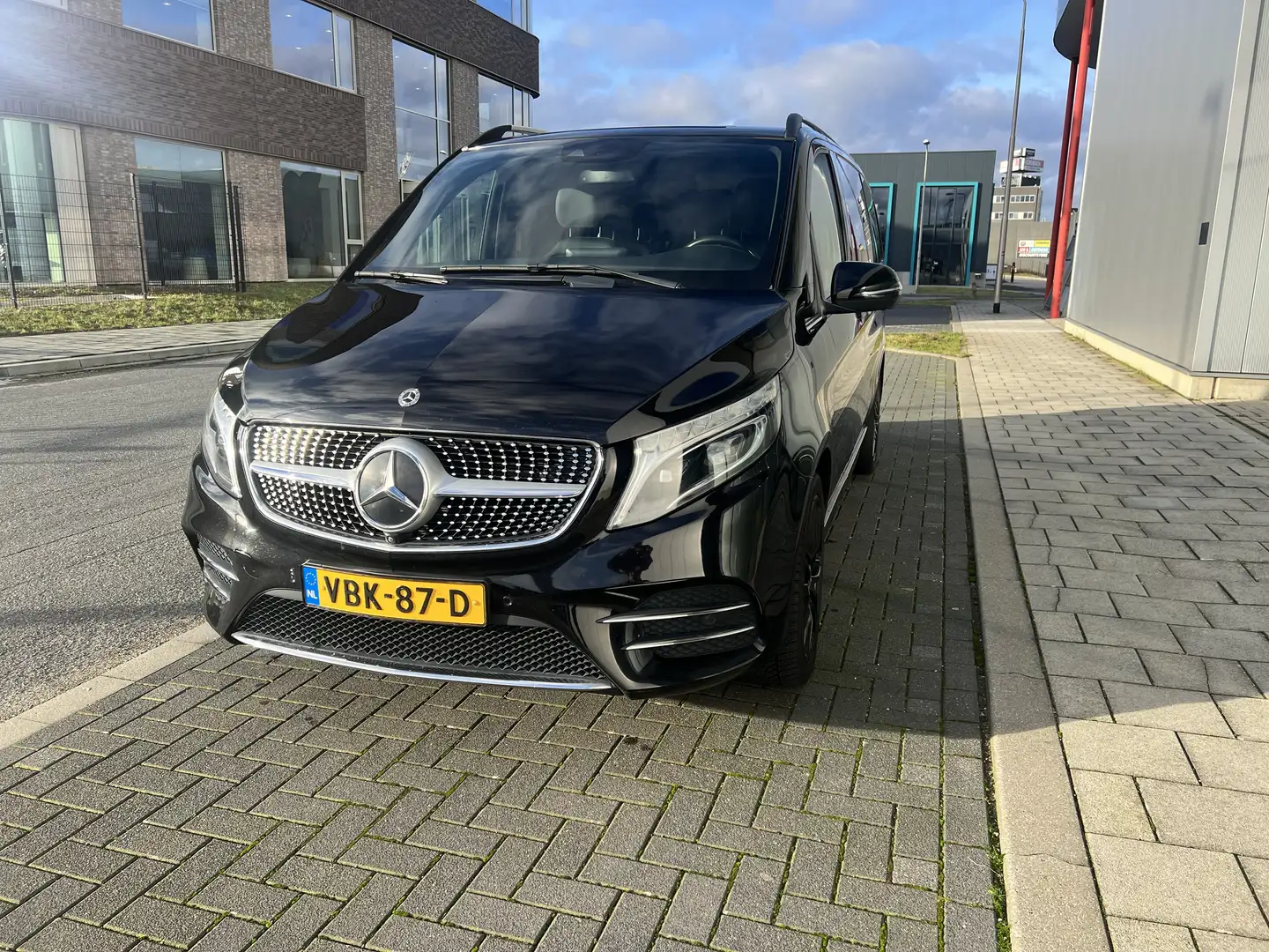 Mercedes-Benz V 300 d lang 9G-TRONIC Avantgarde Edition Zwart - 1