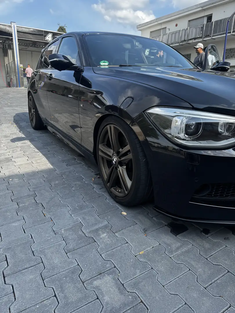 BMW 120 120d M-Paket Schwarz - 2
