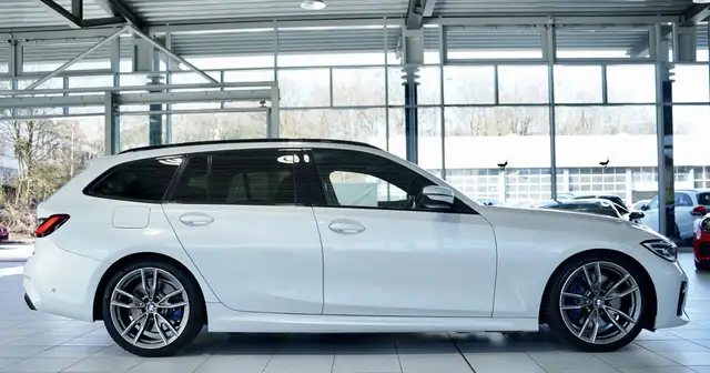 BMW 3 Series view 5