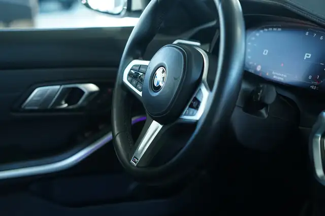 BMW 3 Series view 10