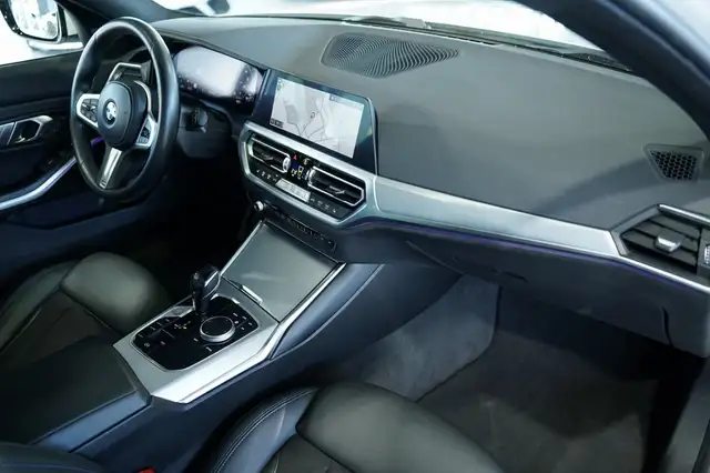 BMW 3 Series view 9