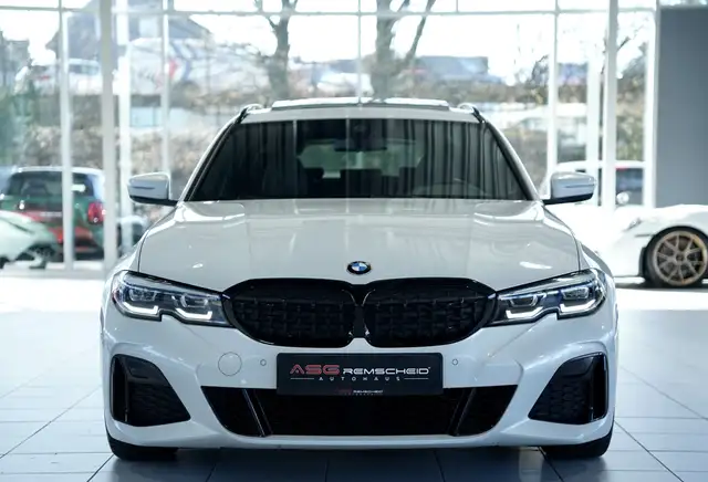 BMW 3 Series view 2