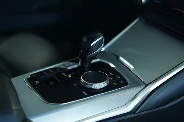 BMW 3 Series view 11