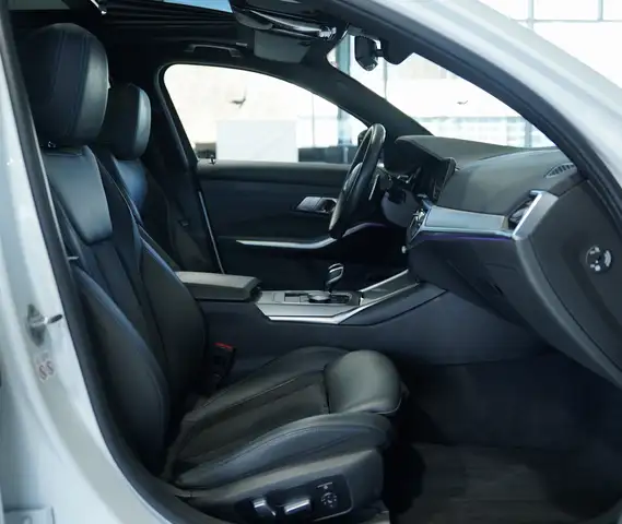 BMW 3 Series view 7