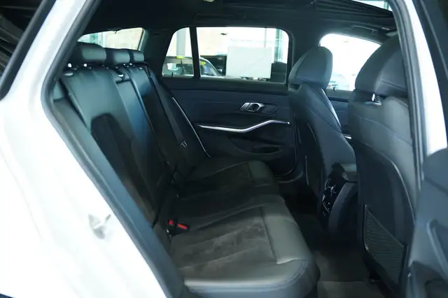 BMW 3 Series view 12