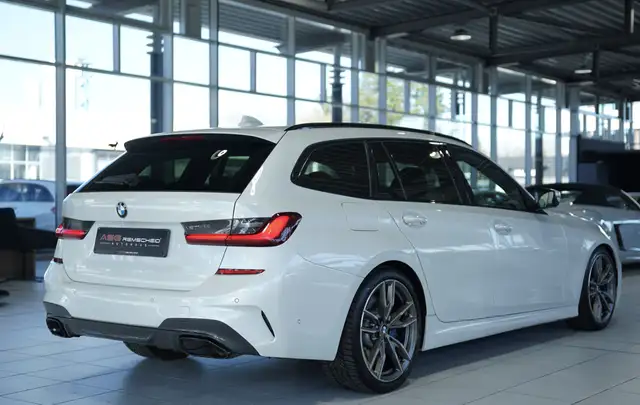BMW 3 Series view 14