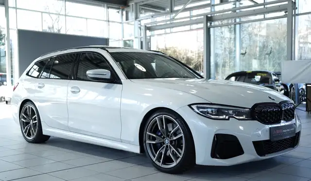 BMW 3 Series view 4