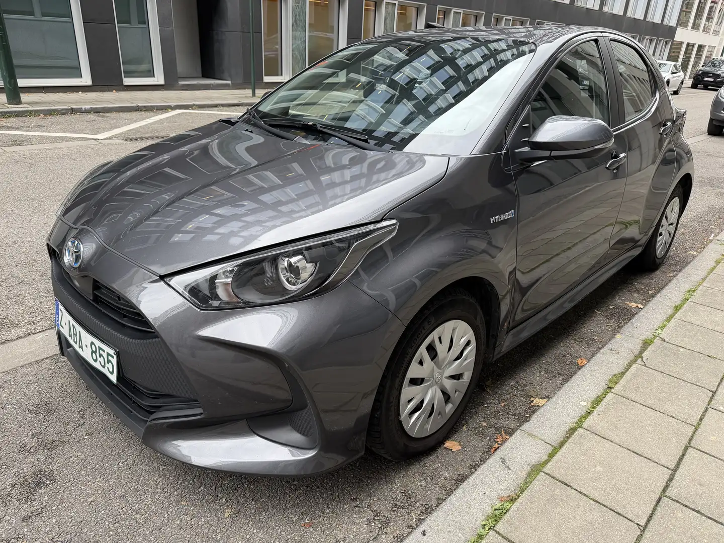 Toyota Yaris New model - hybride - historique entretien complet Gris - 1