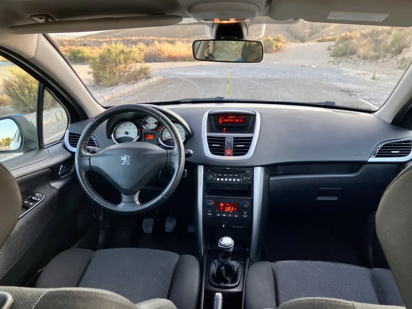 Peugeot 207 1.4 VTi 16v Confort - 2
