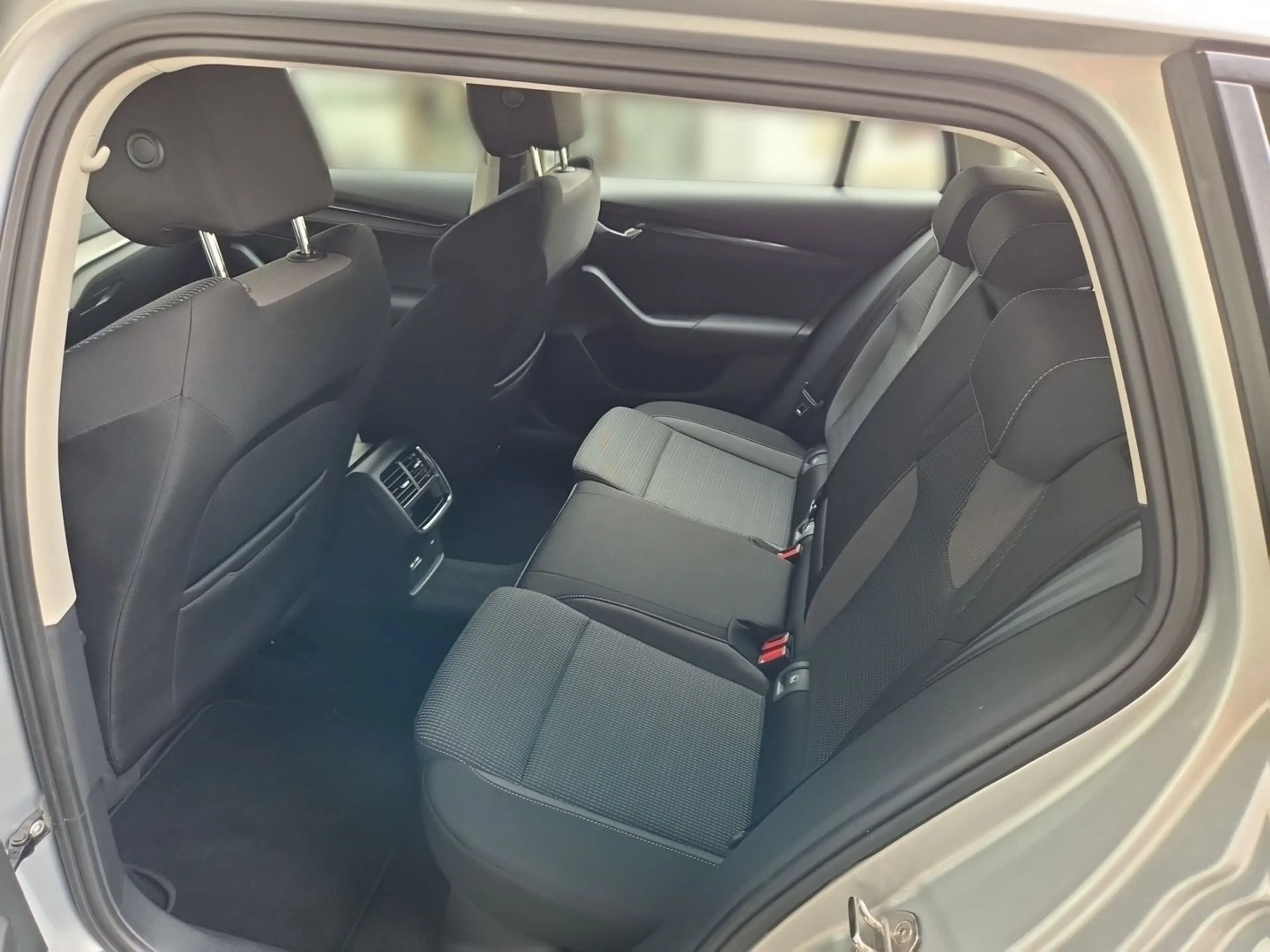 Skoda Octavia Ambition TDI — photo 12
