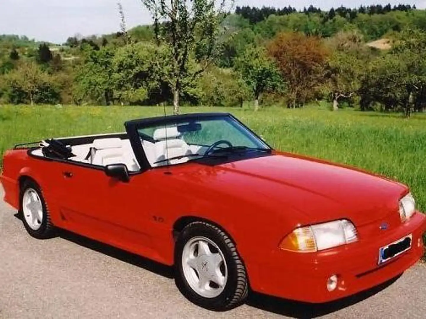 Ford Mustang Rouge - 1