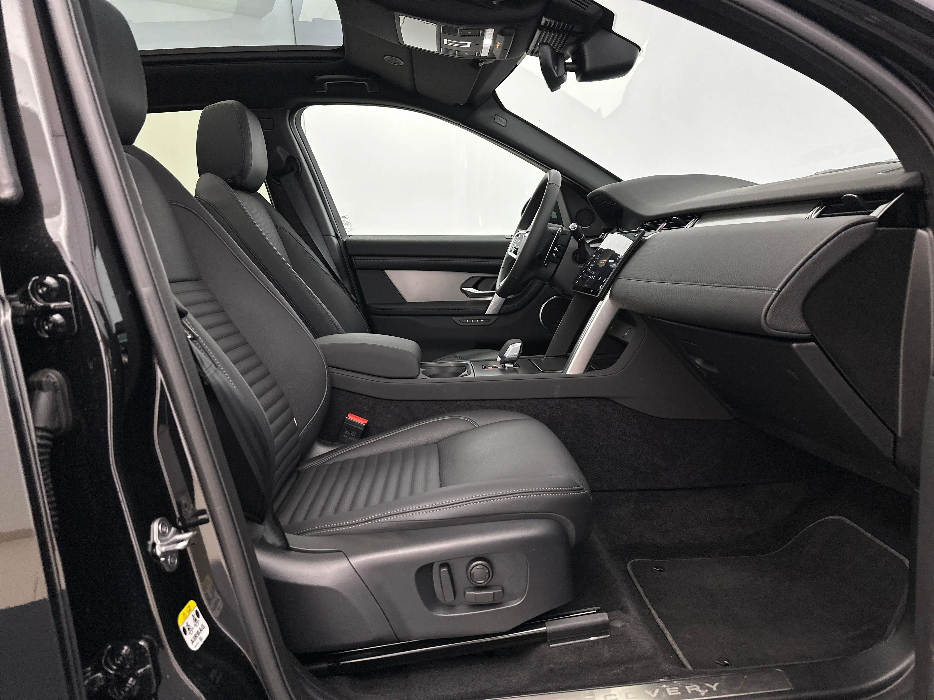 Land Rover Discovery Sport P270e Dynamic SE AWD Auto. 25.5MY — photo 3
