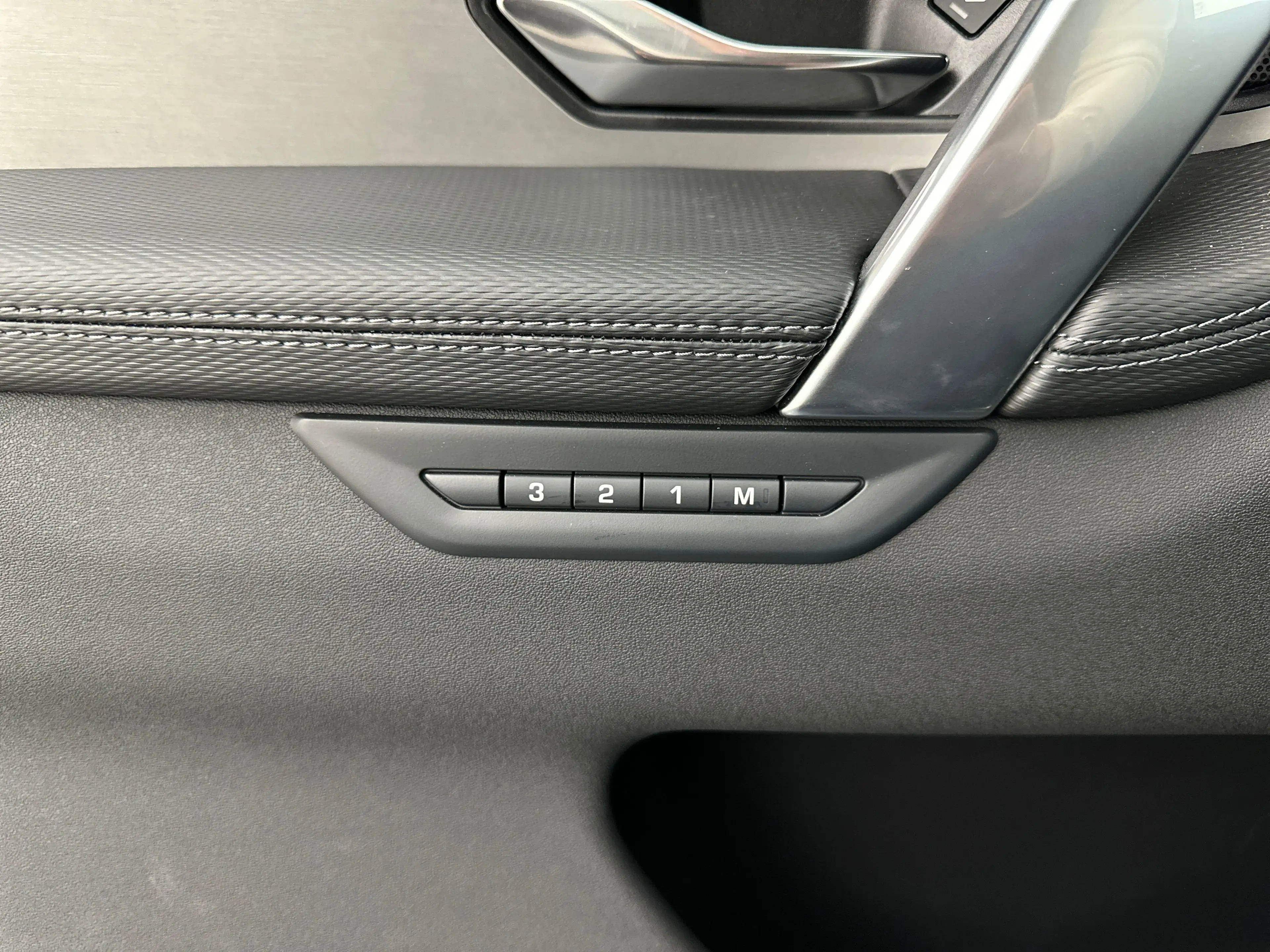 Land Rover Discovery Sport P270e Dynamic SE AWD Auto. 25.5MY — photo 13