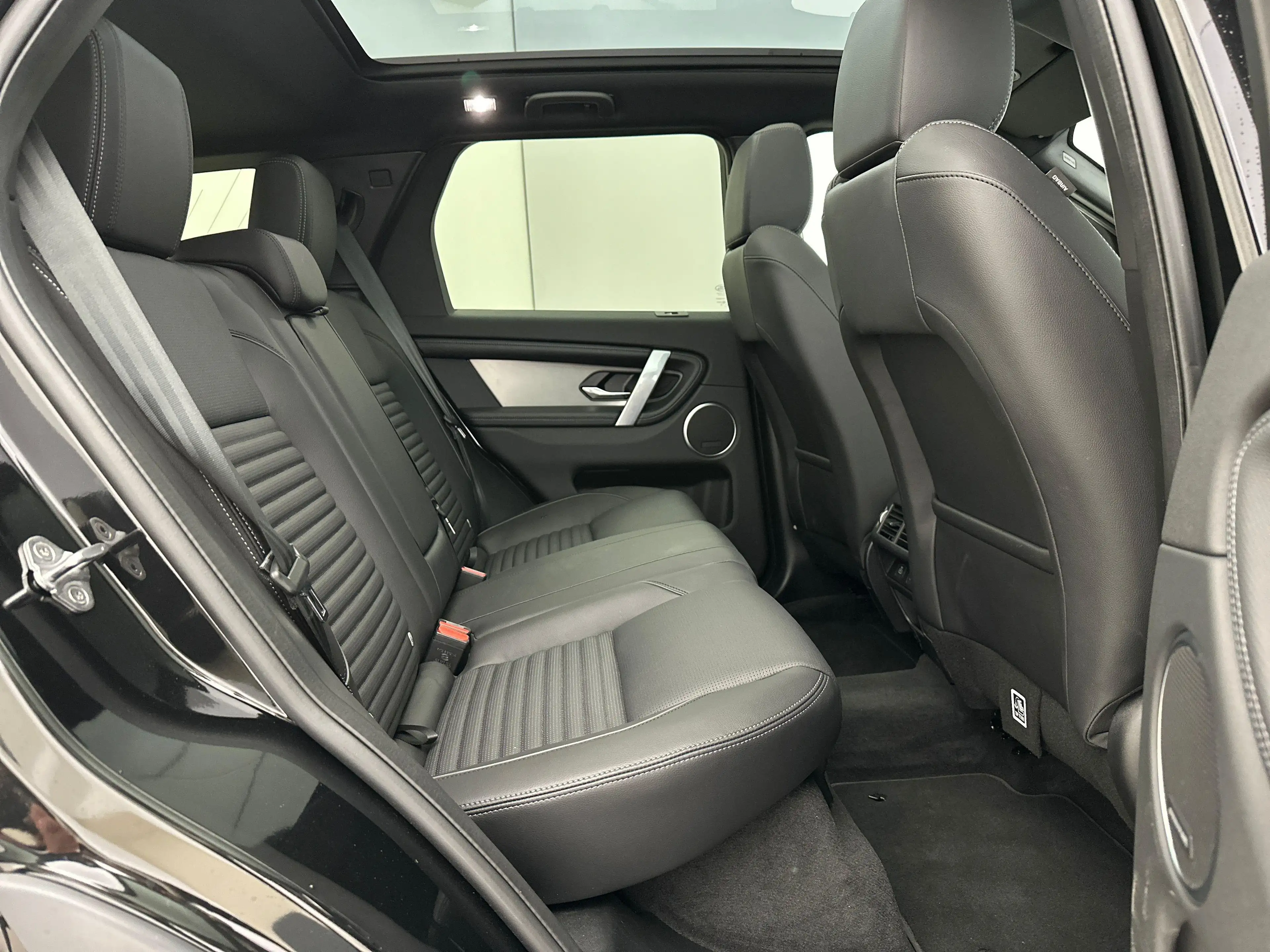 Land Rover Discovery Sport P270e Dynamic SE AWD Auto. 25.5MY — photo 5