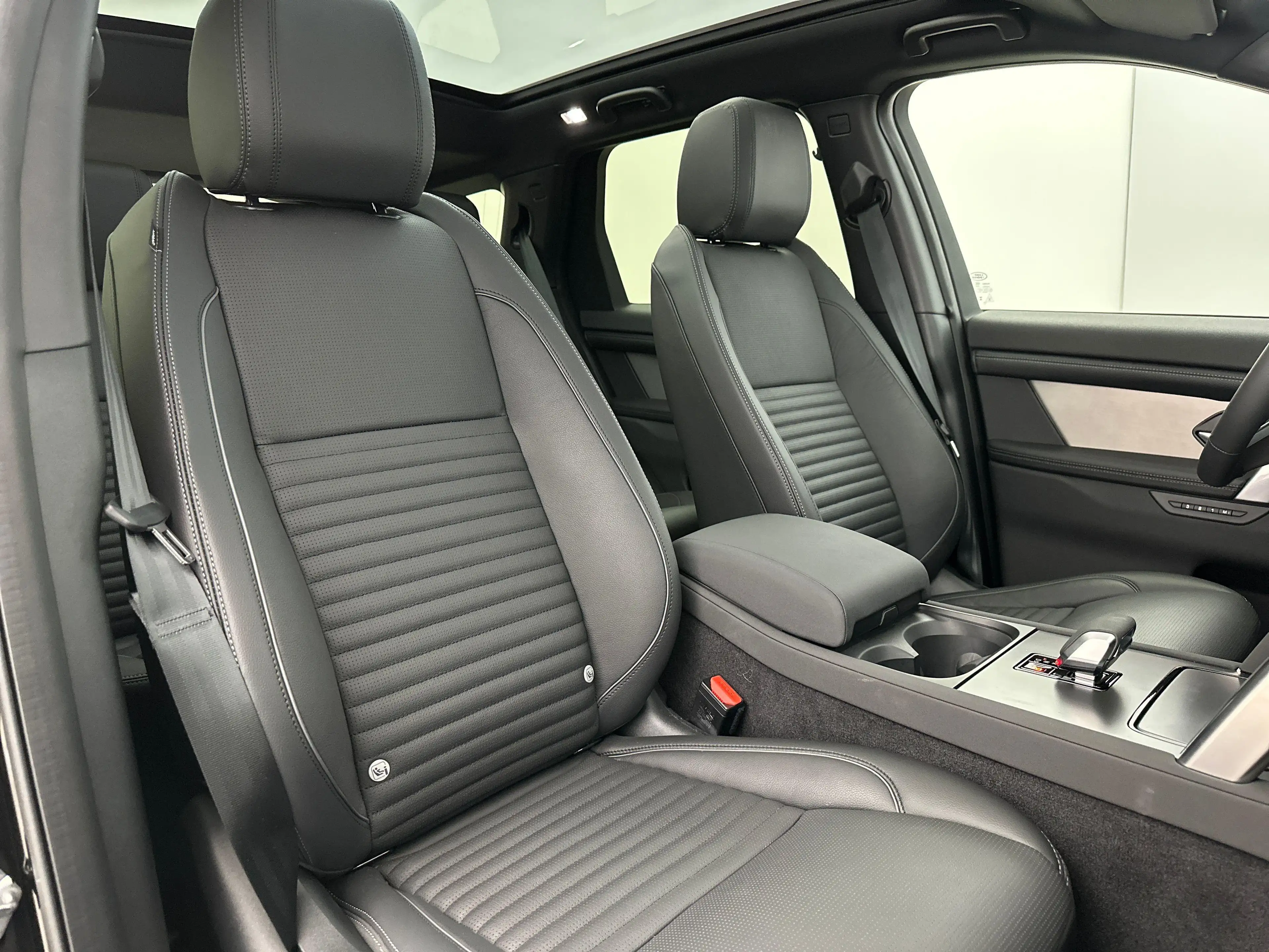 Land Rover Discovery Sport P270e Dynamic SE AWD Auto. 25.5MY — photo 11