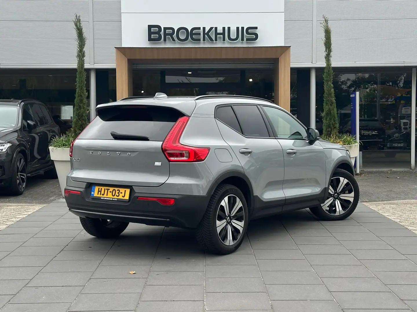 Volvo XC40 1.5 T5 Recharge Inscription Grau - 2