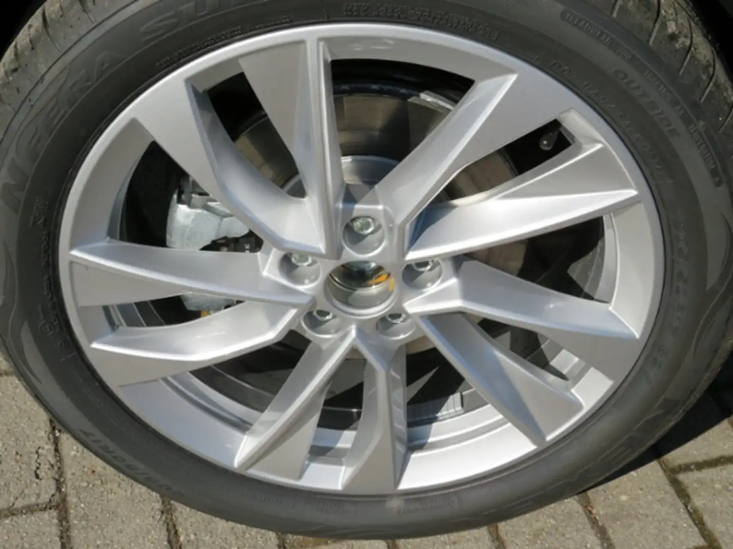 Skoda Scala Tour 1.0TSI 85kW DSG AHK RFK Tiptronic Gris - 2
